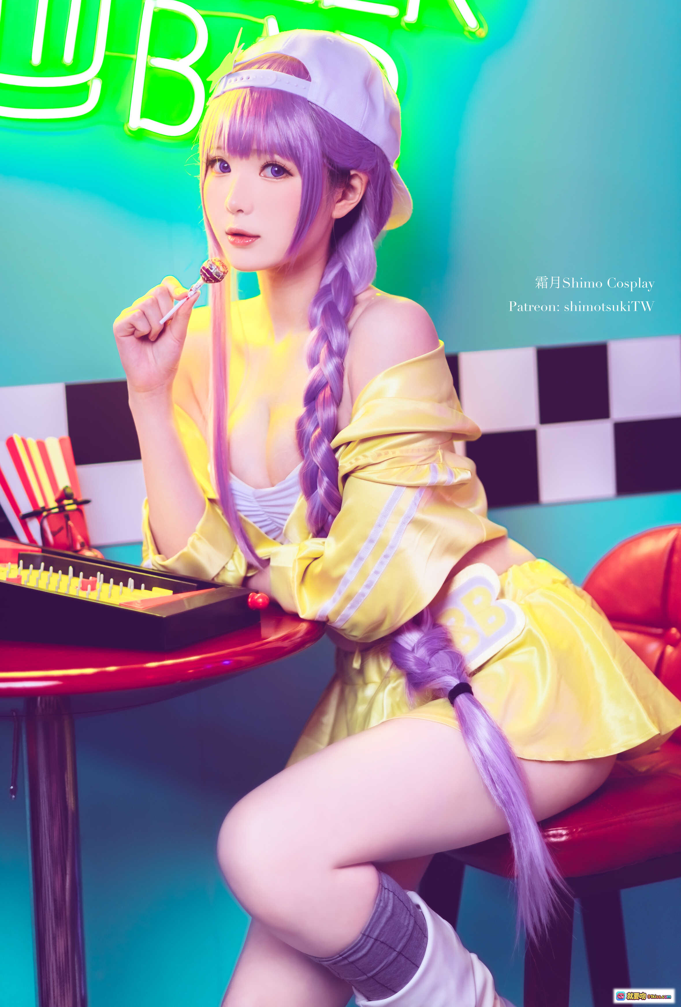 霜月Shimo Cosplay BB泳装写真｜紫色双马尾+黄色露肩装+霓虹灯背景+甜酷少女风 - 就要吻