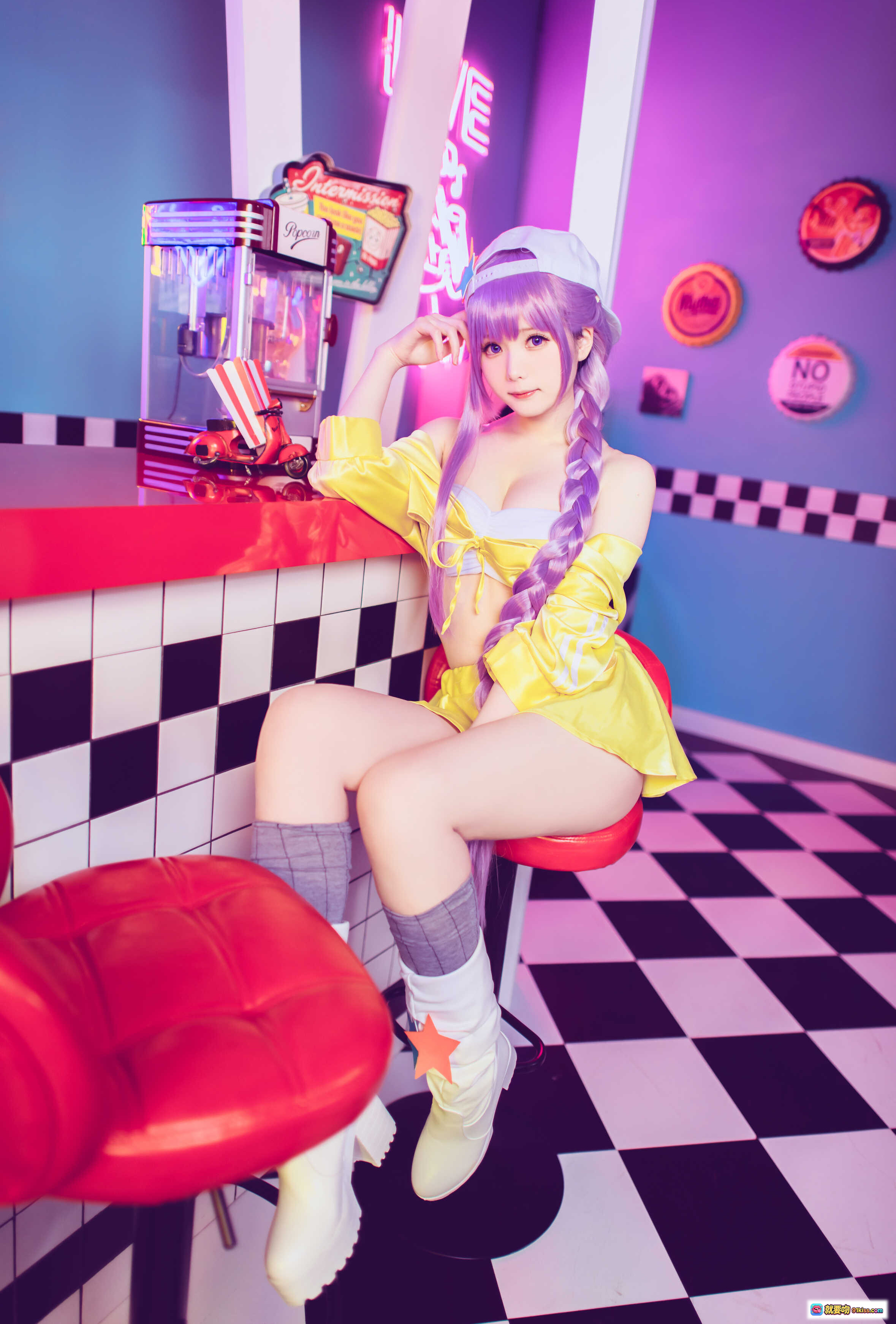 图片[4] - 霜月Shimo Cosplay BB泳装写真｜紫色双马尾+黄色露肩装+霓虹灯背景+甜酷少女风 - 就要吻