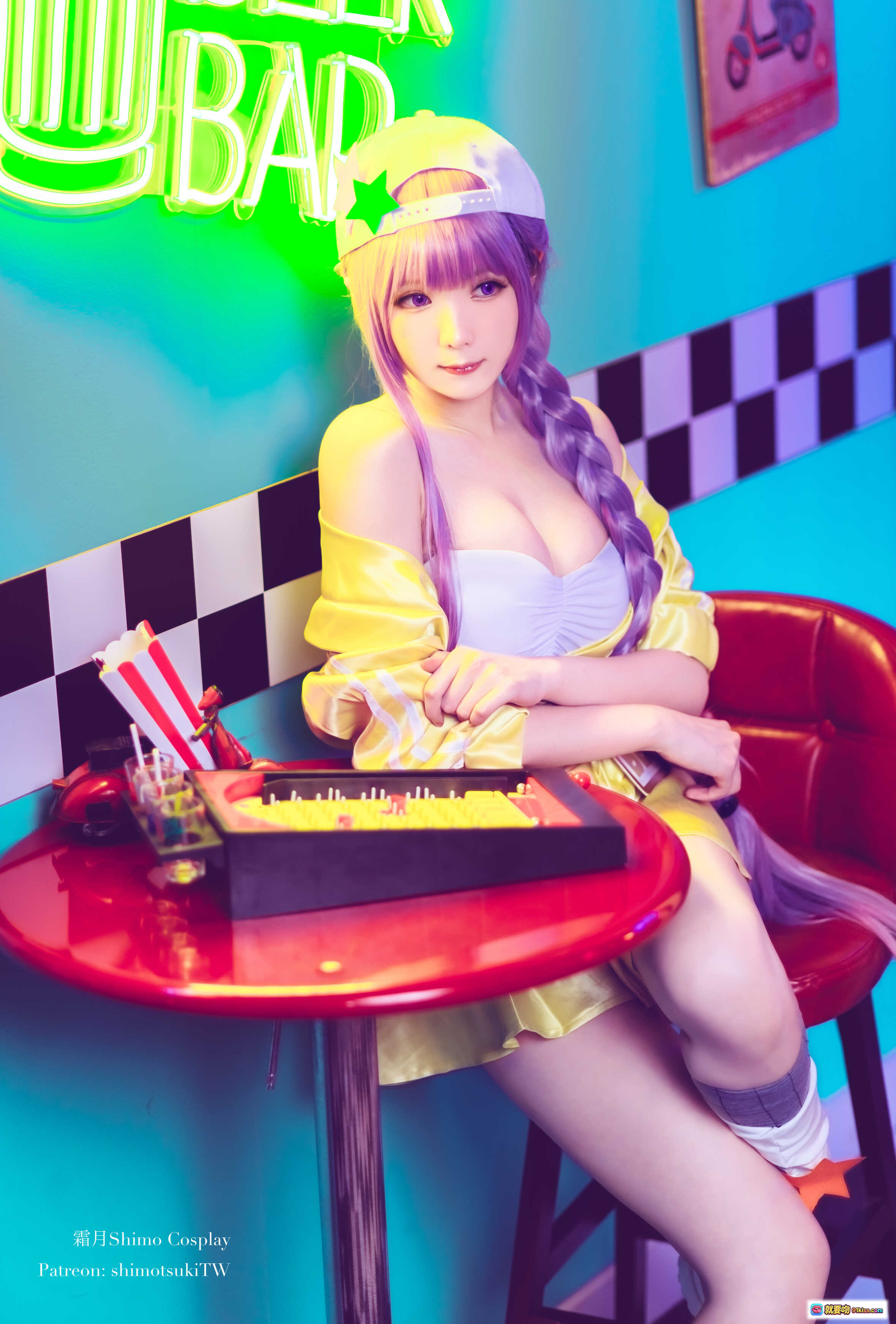 图片[9] - 霜月Shimo Cosplay BB泳装写真｜紫色双马尾+黄色露肩装+霓虹灯背景+甜酷少女风 - 就要吻