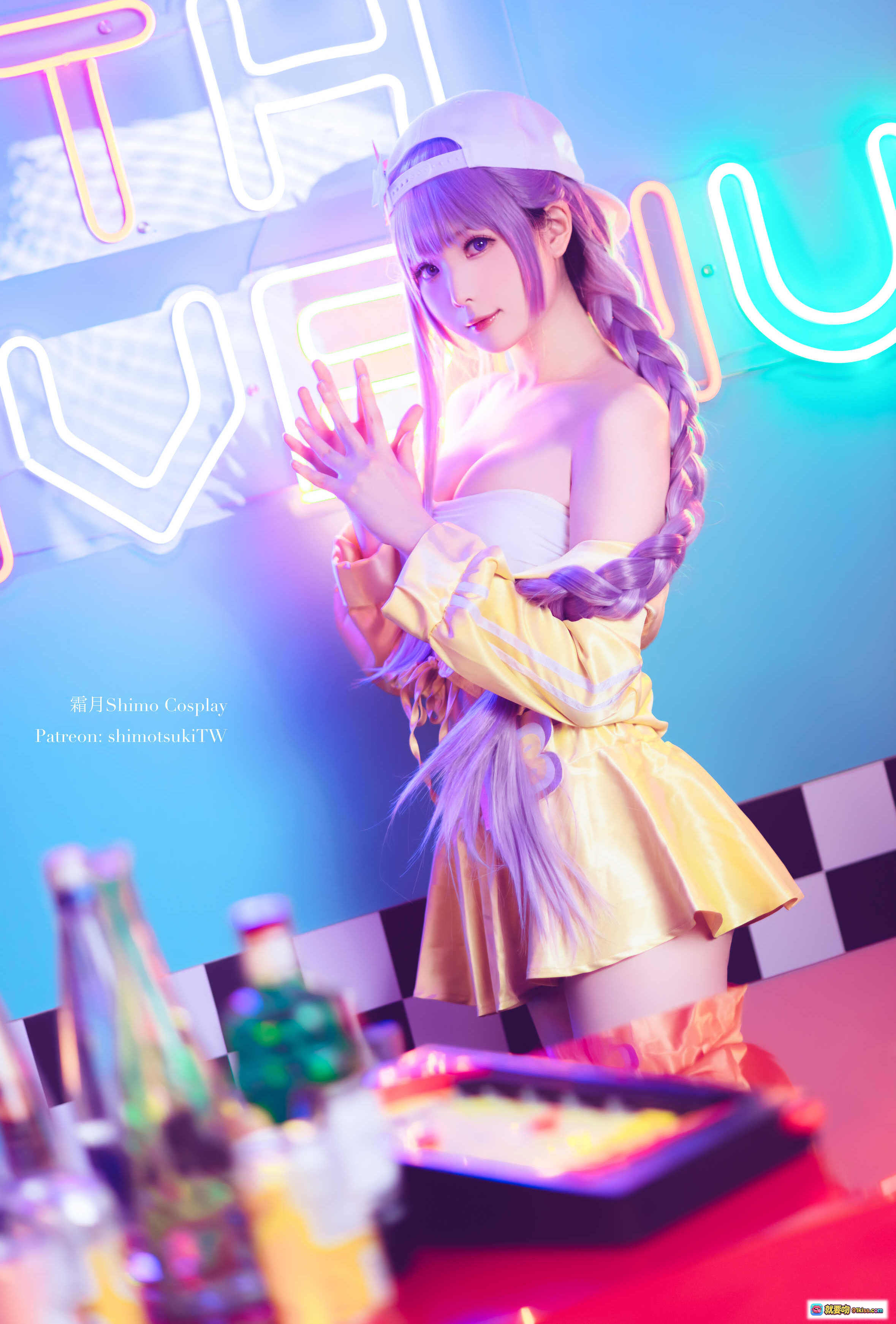 图片[6] - 霜月Shimo Cosplay BB泳装写真｜紫色双马尾+黄色露肩装+霓虹灯背景+甜酷少女风 - 就要吻