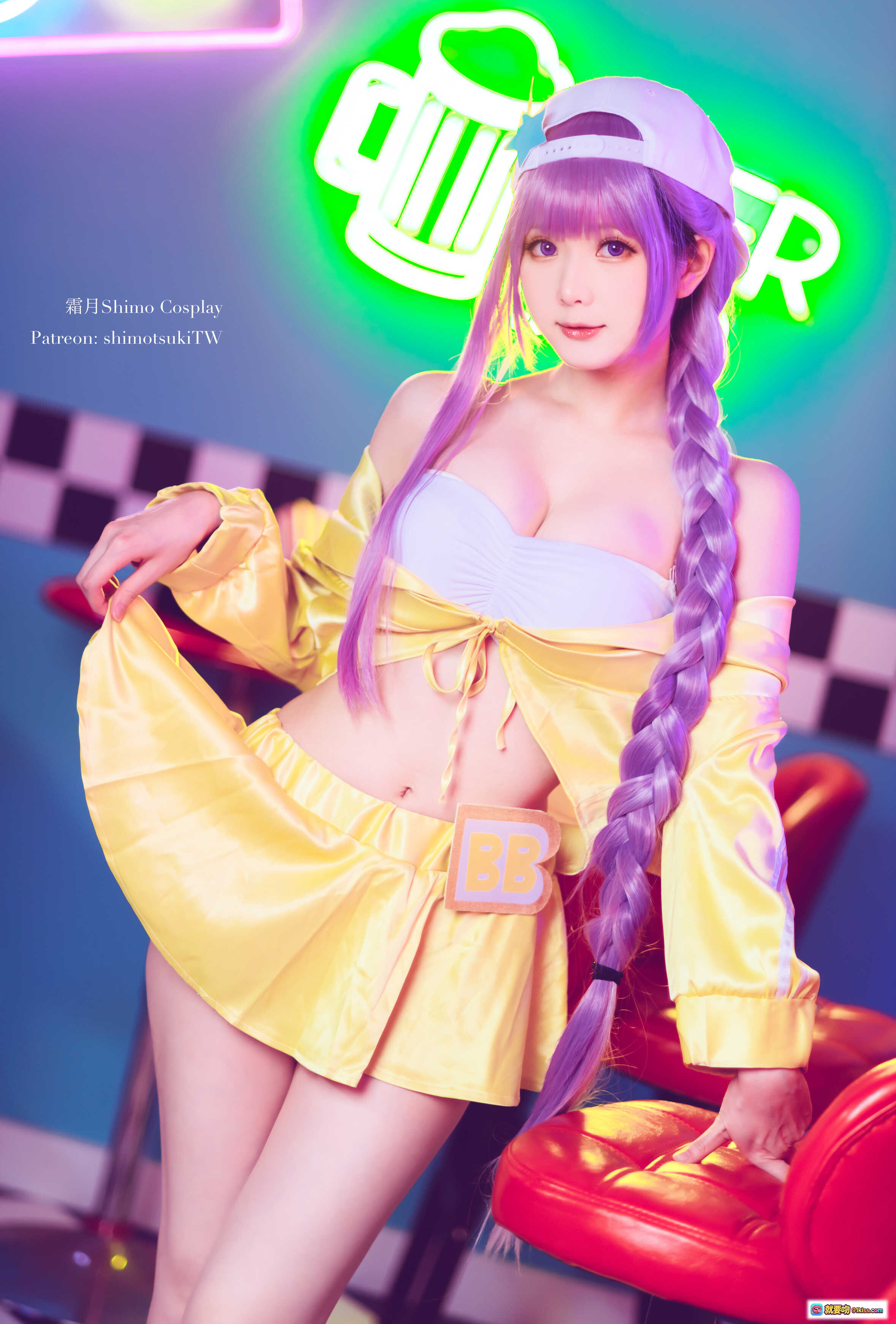 图片[8] - 霜月Shimo Cosplay BB泳装写真｜紫色双马尾+黄色露肩装+霓虹灯背景+甜酷少女风 - 就要吻
