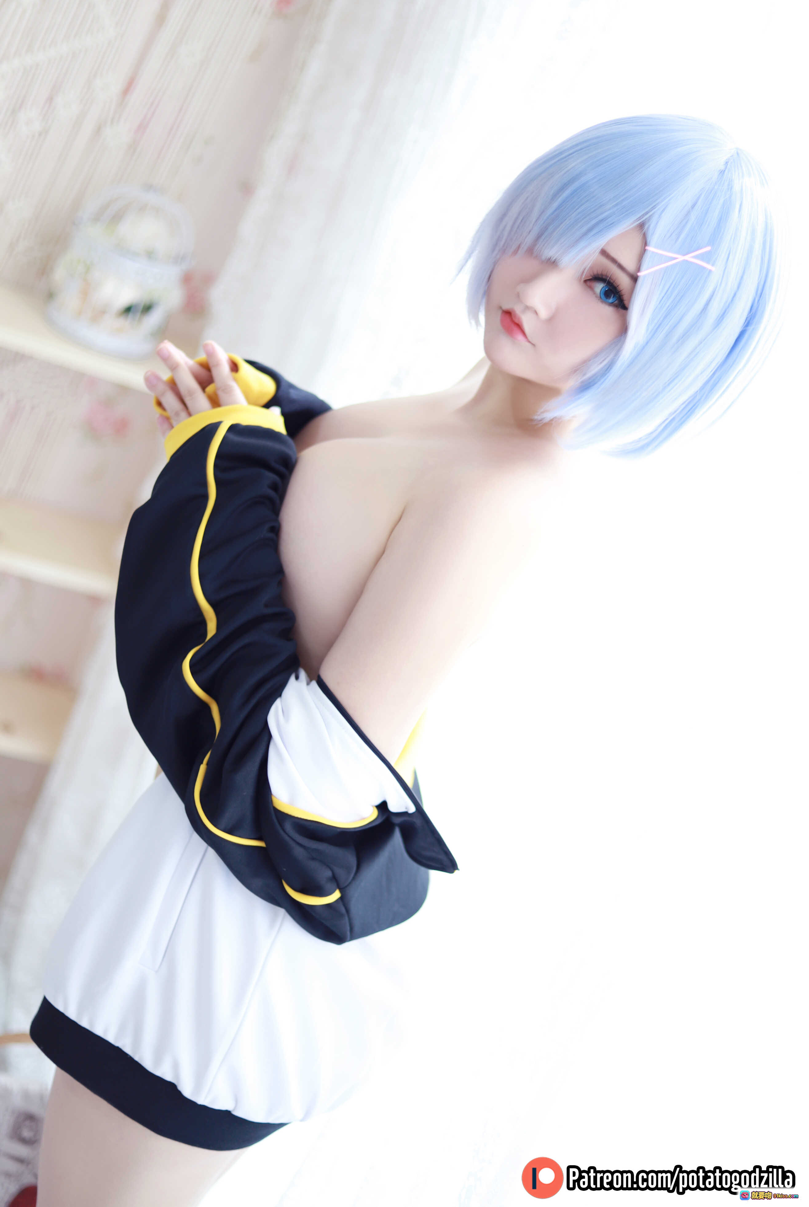 图片[3] - Potato Godzilla NO.029 Rem Cosplay 穿Subaru夹克 蓝发少女 室内花墙背景 34P高清图集 - 就要吻