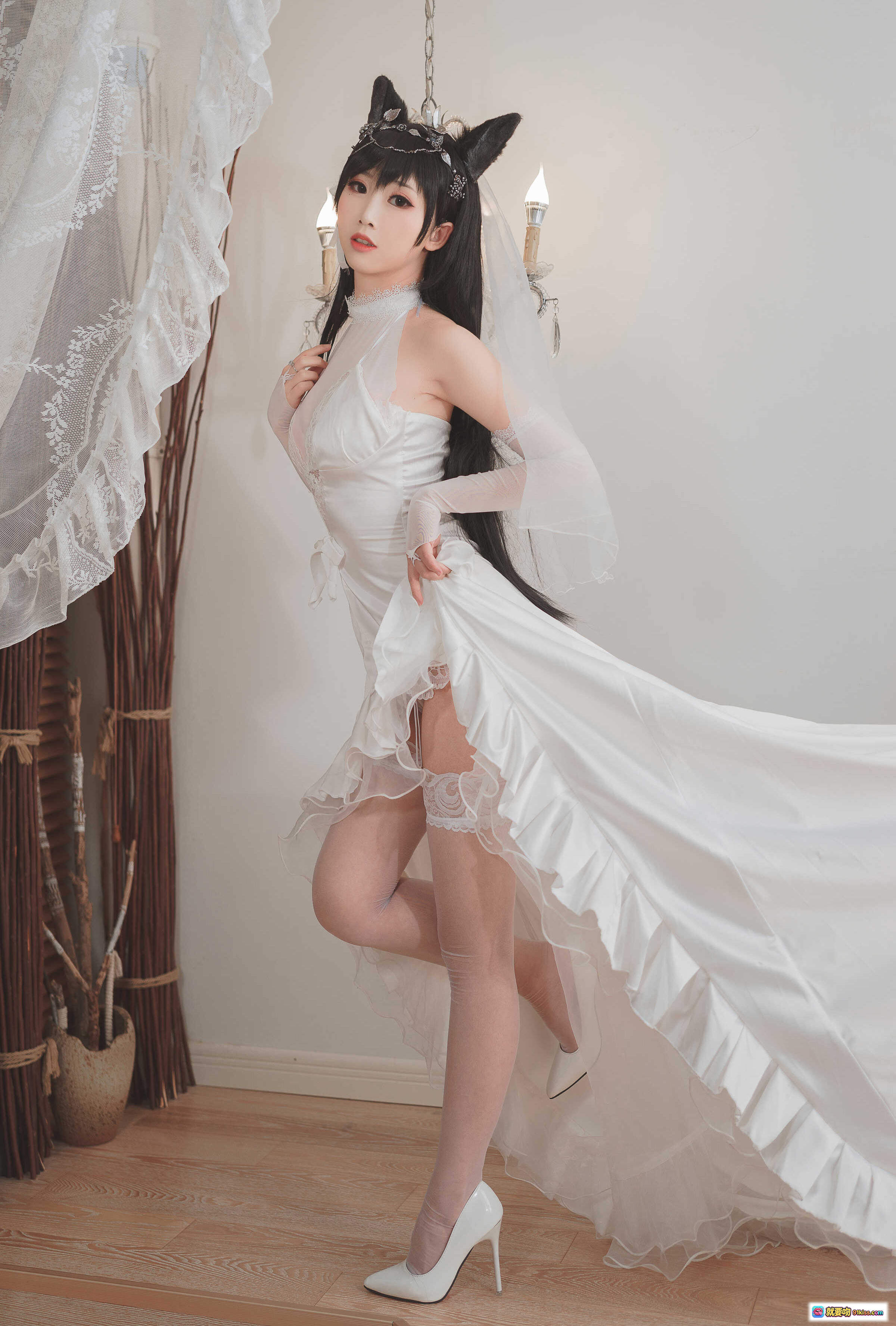 图片[9] - 面饼仙儿NO.023爱宕花嫁写真｜白纱猫耳新娘造型｜优雅坐姿美腿特写｜室内简约风摄影集 - 就要吻