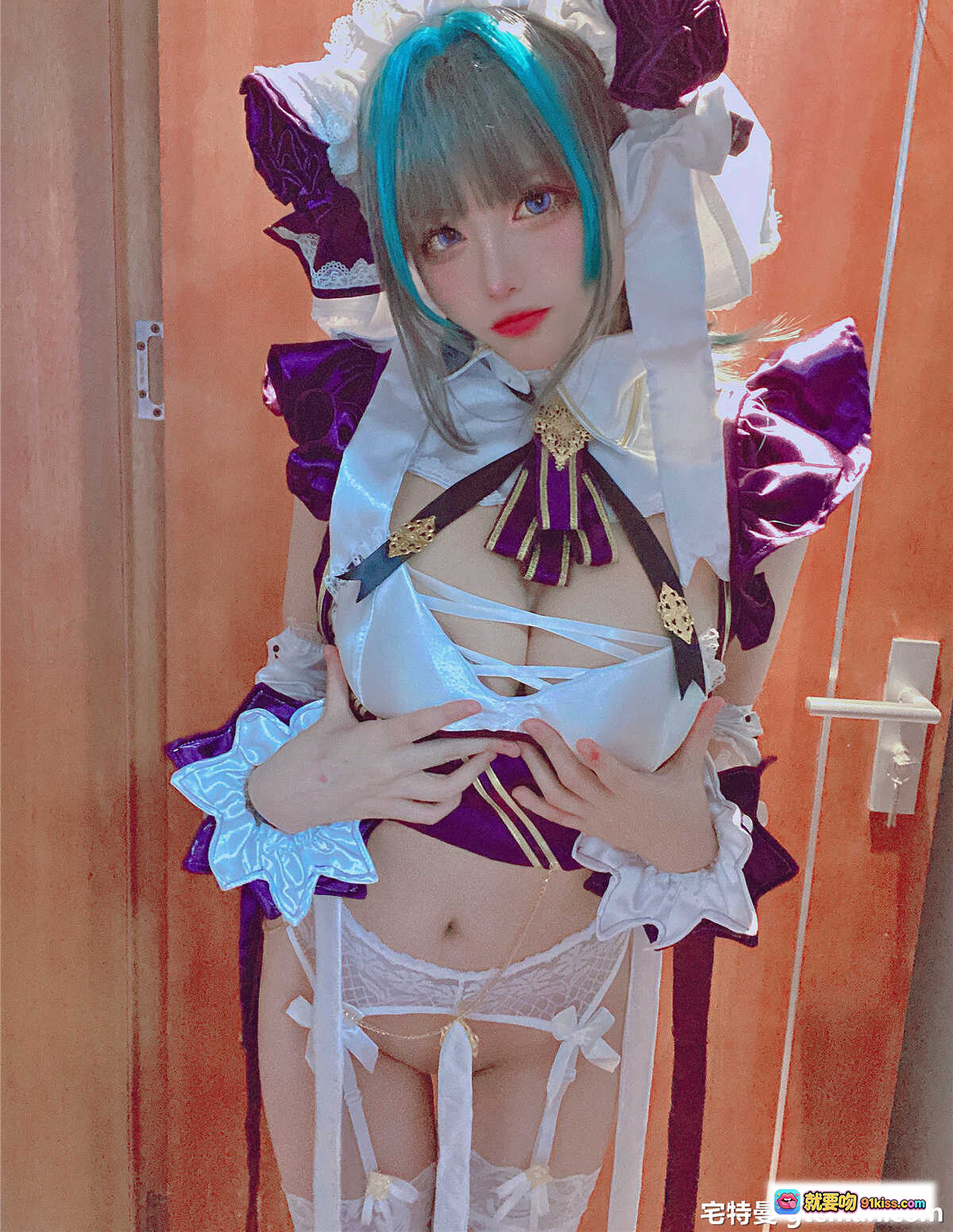 图片[8] - 起司块wii NO.018 柴郡自拍 Cosplay 紫白女仆装 蓝绿双马尾 抱毛绒玩偶 24P高清写真 - 就要吻