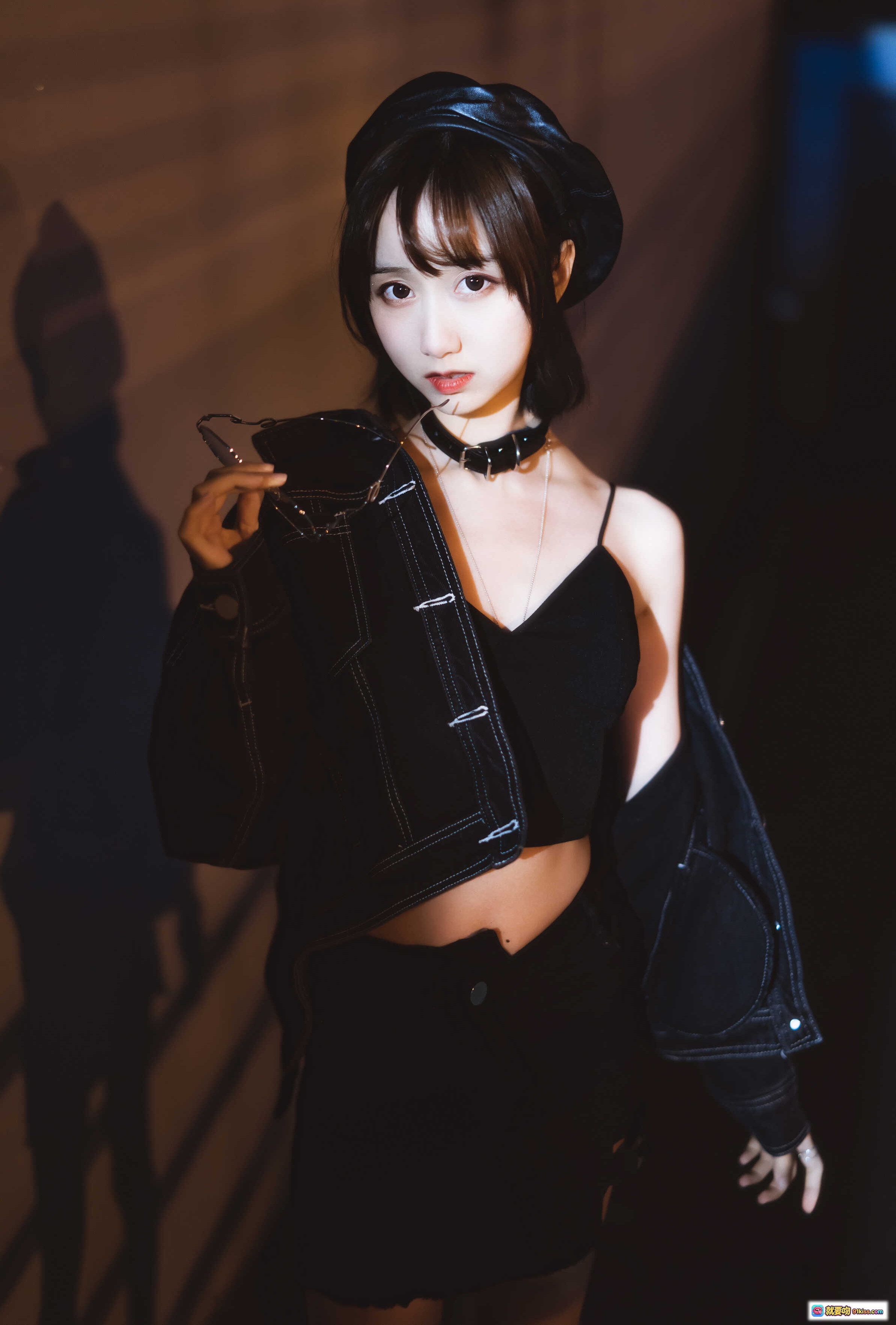 图片[4] - 木绵绵OwO NO.055 室外短裙写真 58P 1.97GB 黑色吊带 贝雷帽 侧颜光影 氛围感美拍 - 就要吻