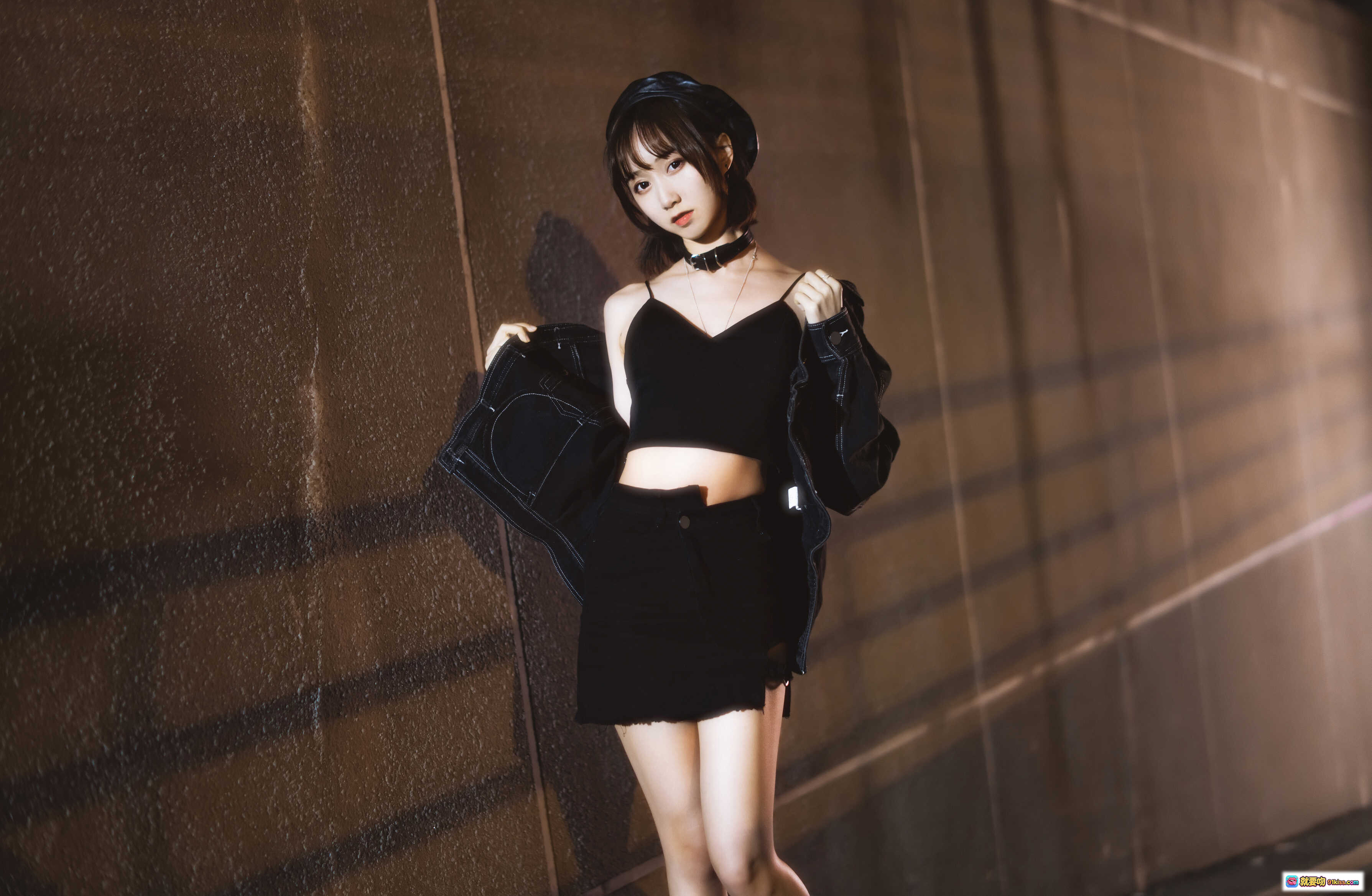 图片[7] - 木绵绵OwO NO.055 室外短裙写真 58P 1.97GB 黑色吊带 贝雷帽 侧颜光影 氛围感美拍 - 就要吻