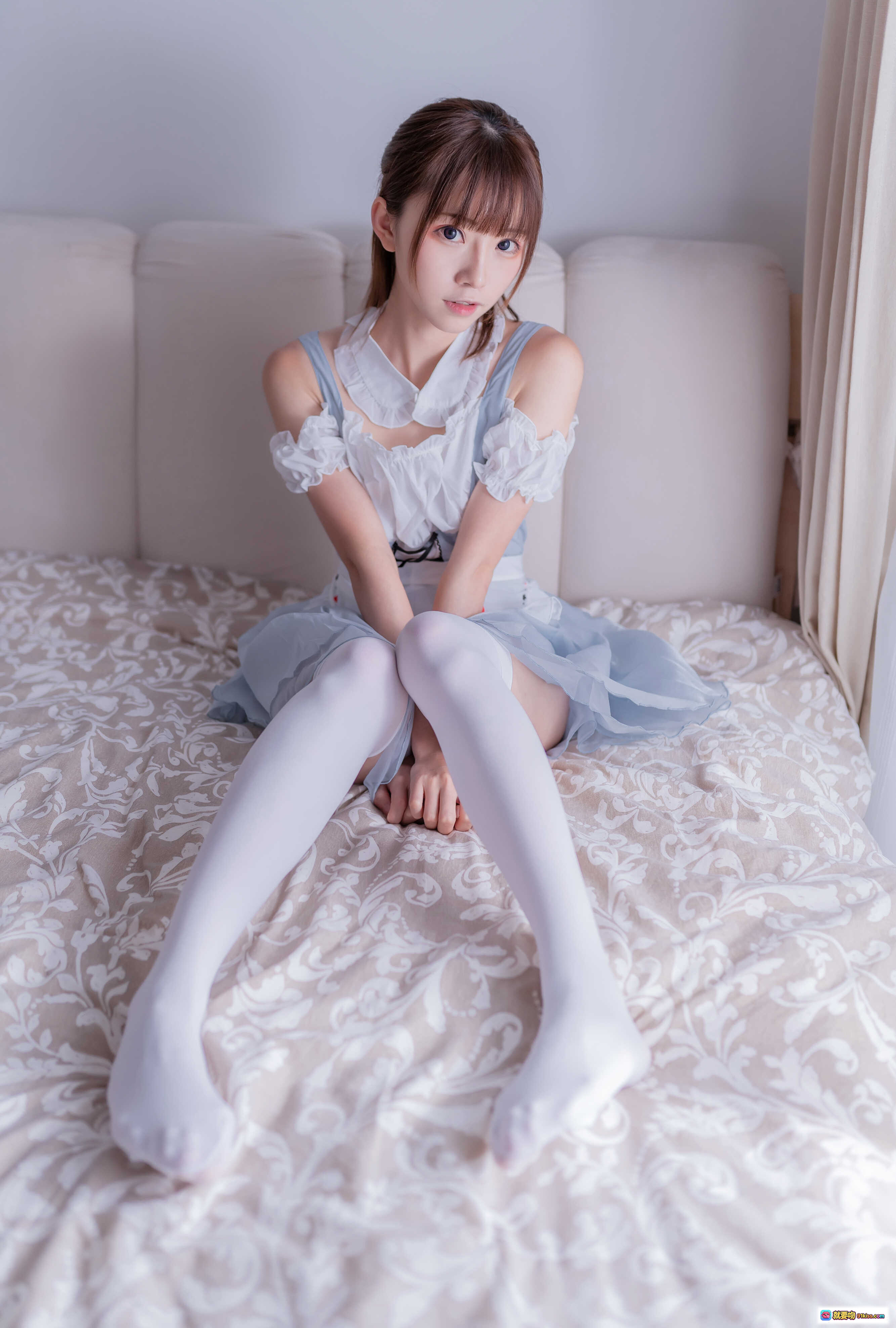 图片[2] - Kitaro绮太郎NO.092白情女仆写真 40P高清美腿白丝袜少女坐姿私房照 - 就要吻