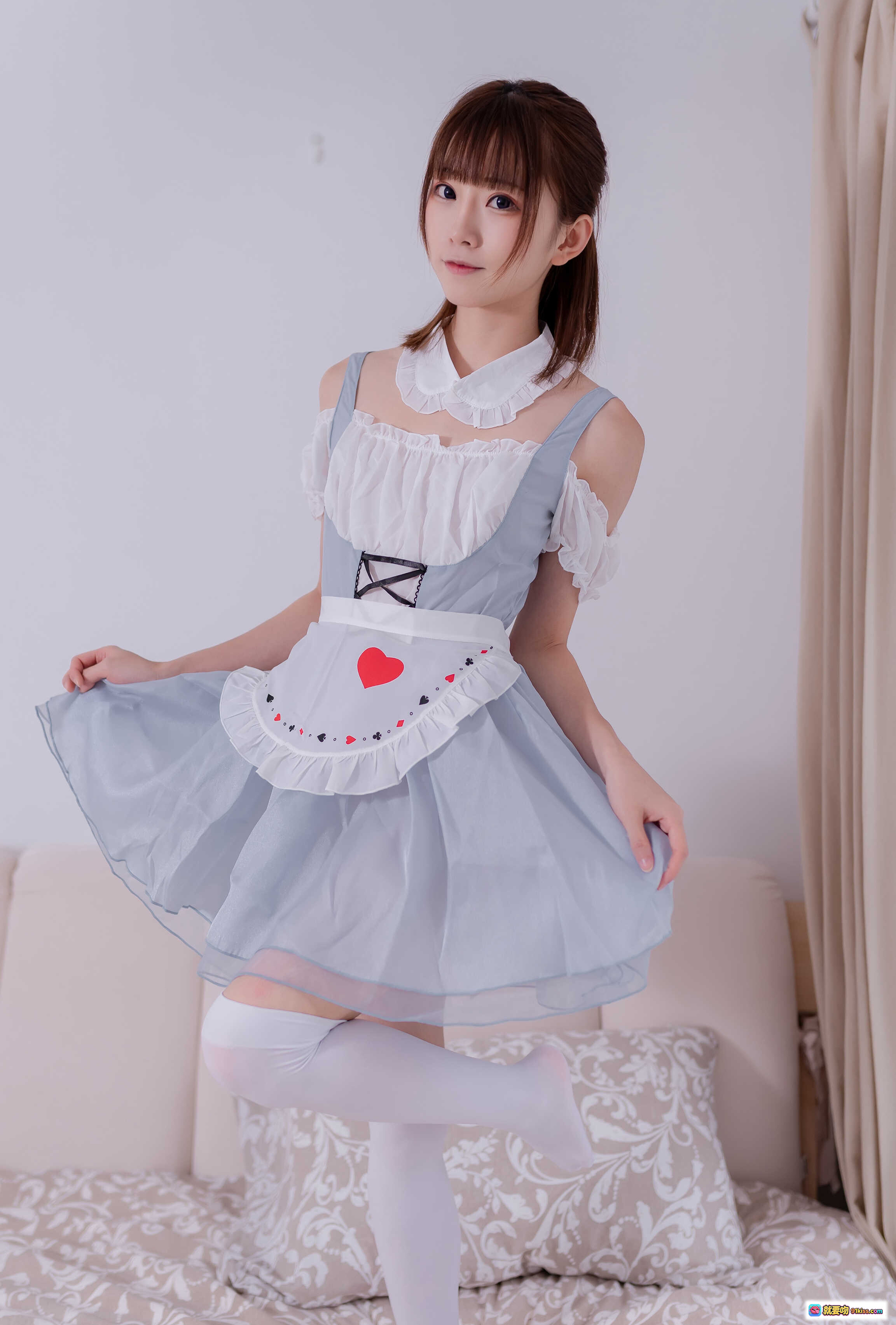 图片[10] - Kitaro绮太郎NO.092白情女仆写真 40P高清美腿白丝袜少女坐姿私房照 - 就要吻