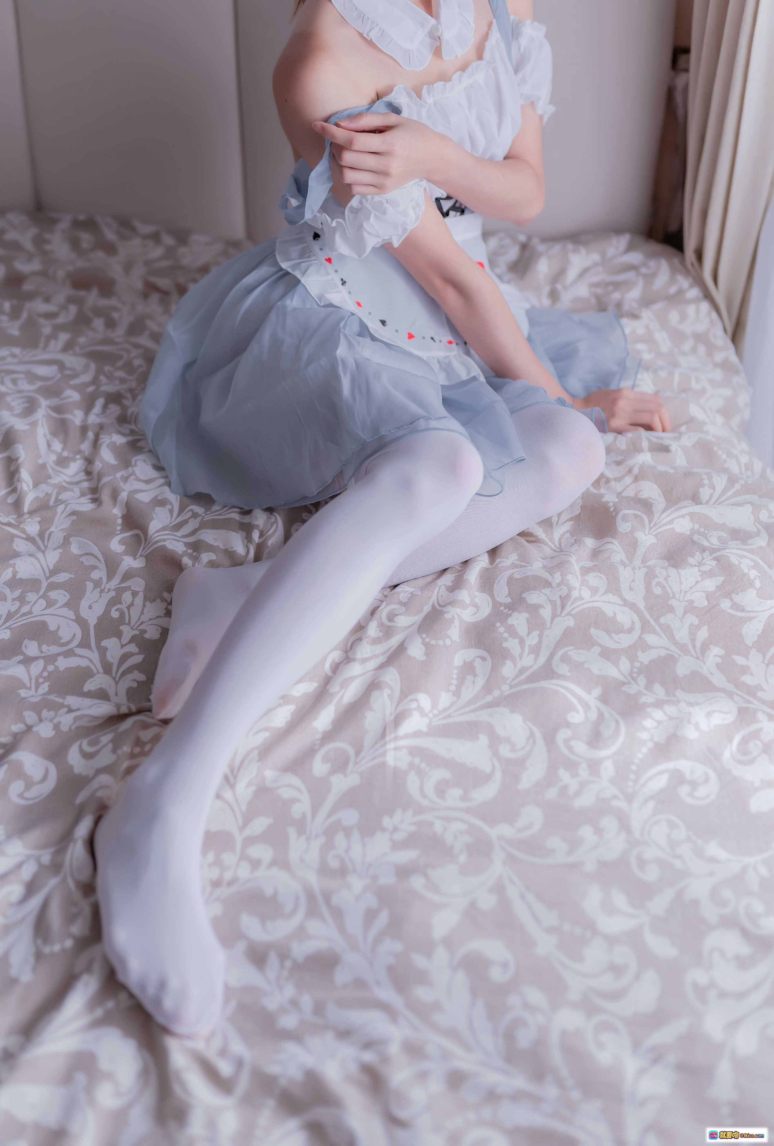 图片[7] - Kitaro绮太郎NO.092白情女仆写真 40P高清美腿白丝袜少女坐姿私房照 - 就要吻