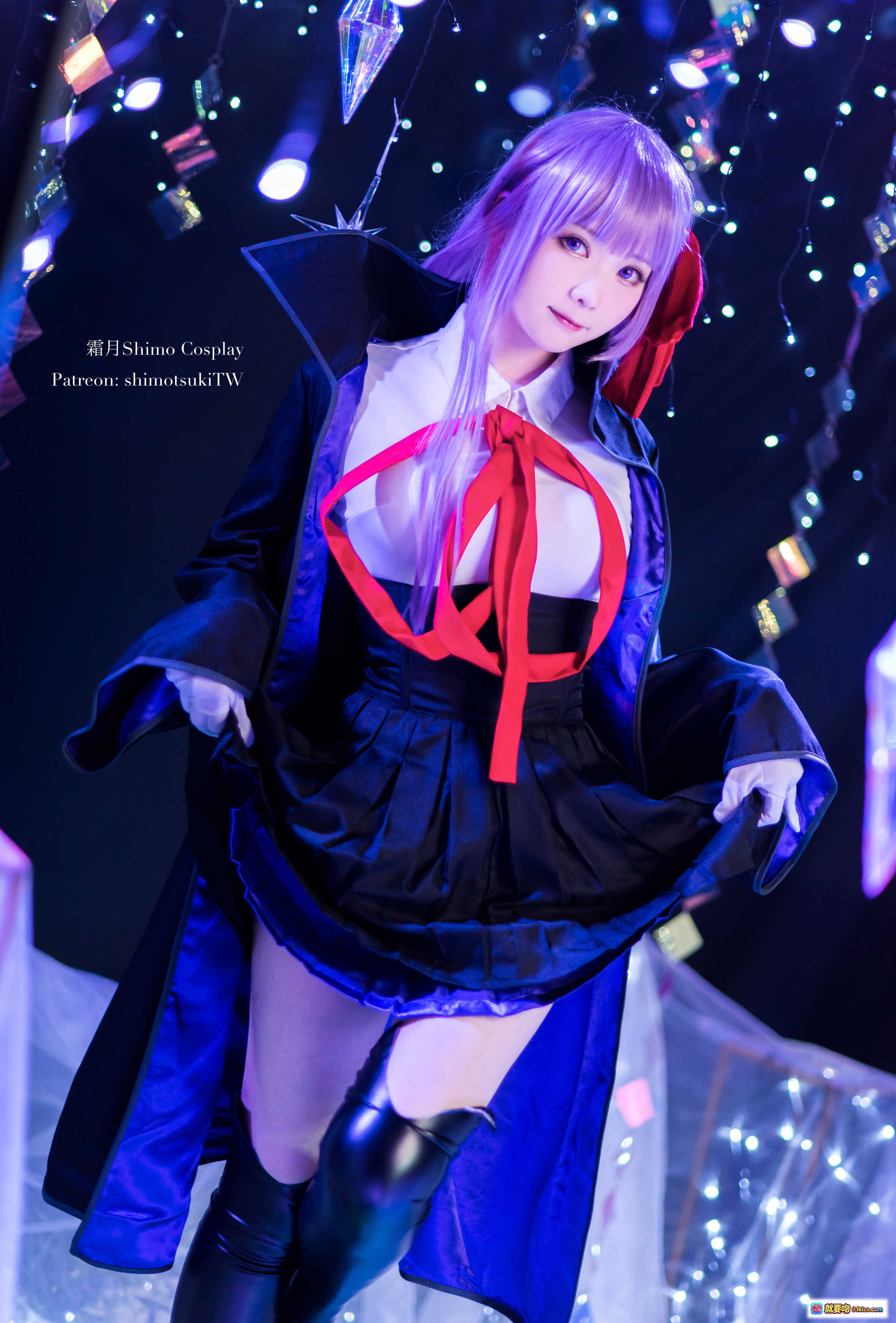 图片[5] - 霜月Shimo Cosplay写真集NO.033 BB | 紫发红领结少女 | 丝袜美腿持杖姿势 | 梦幻星空背景 | 14P高清图包 - 就要吻