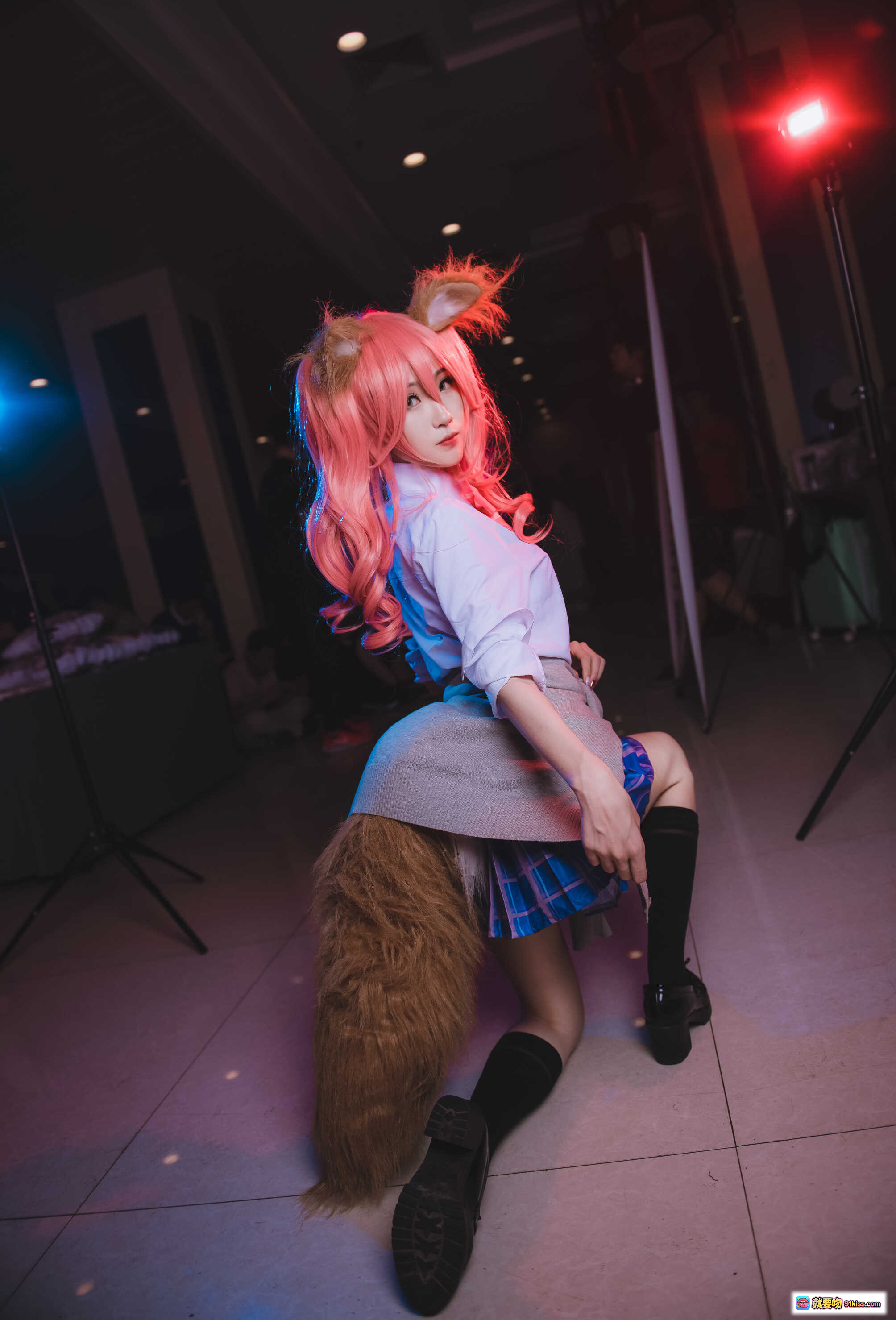 妖君白研 FGO玉藻前COS 粉发狐耳蓝裙黑袜 二次元动漫角色扮演 精致还原美图 - 就要吻