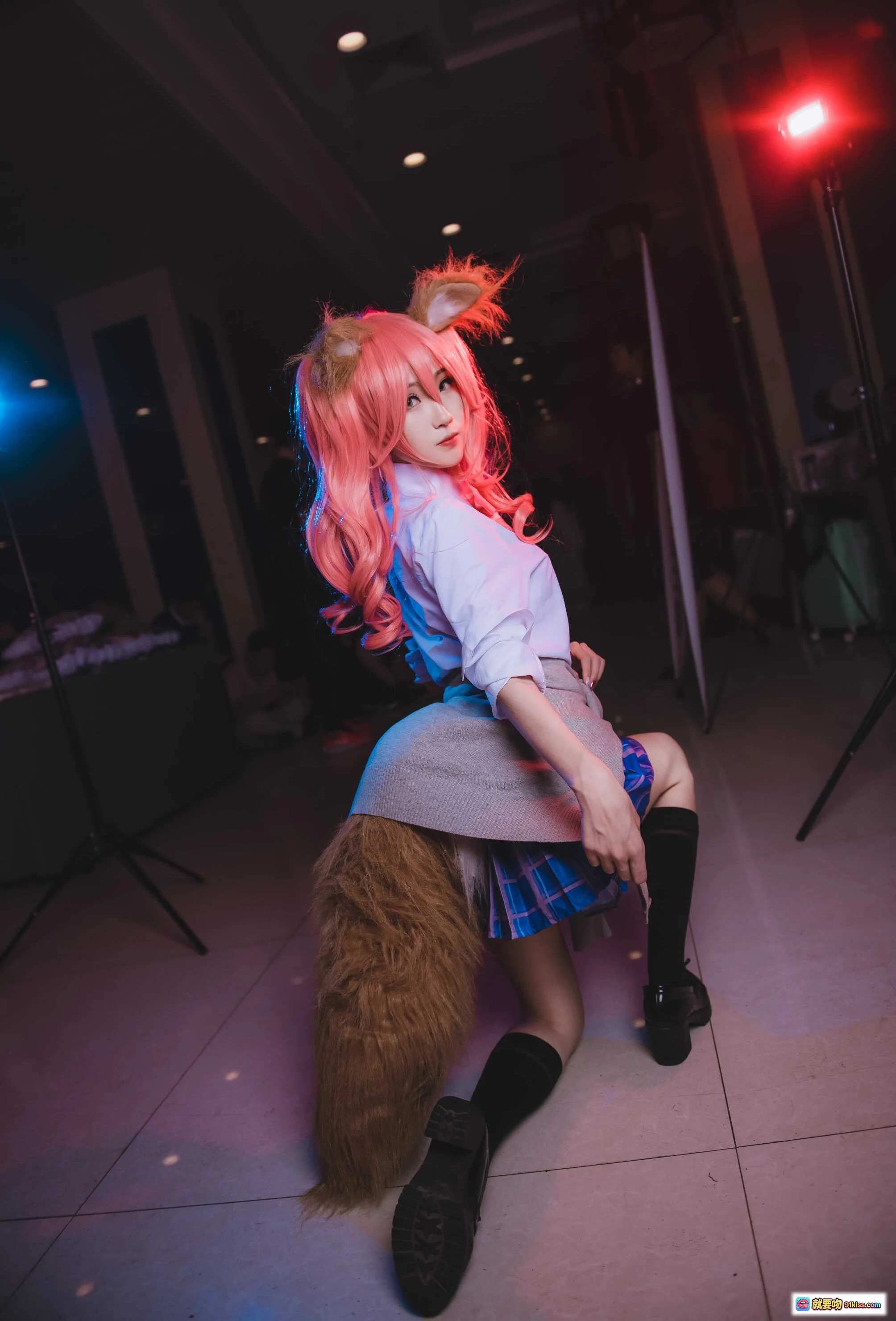 妖君白研 FGO玉藻前COS 粉发狐耳蓝裙黑袜 二次元动漫角色扮演 精致还原美图 - 就要吻