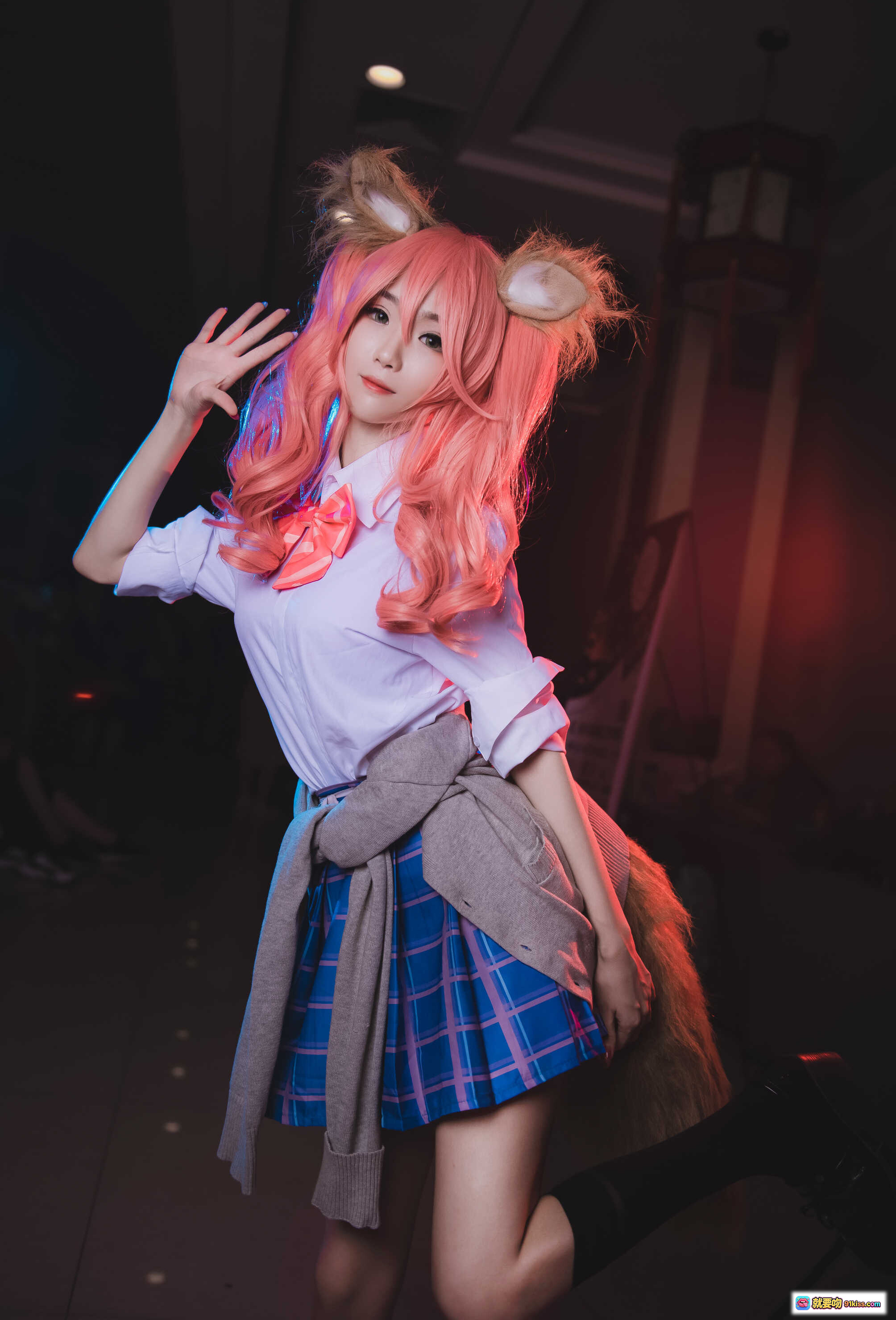 图片[8] - 妖君白研 FGO玉藻前COS 粉发狐耳蓝裙黑袜 二次元动漫角色扮演 精致还原美图 - 就要吻