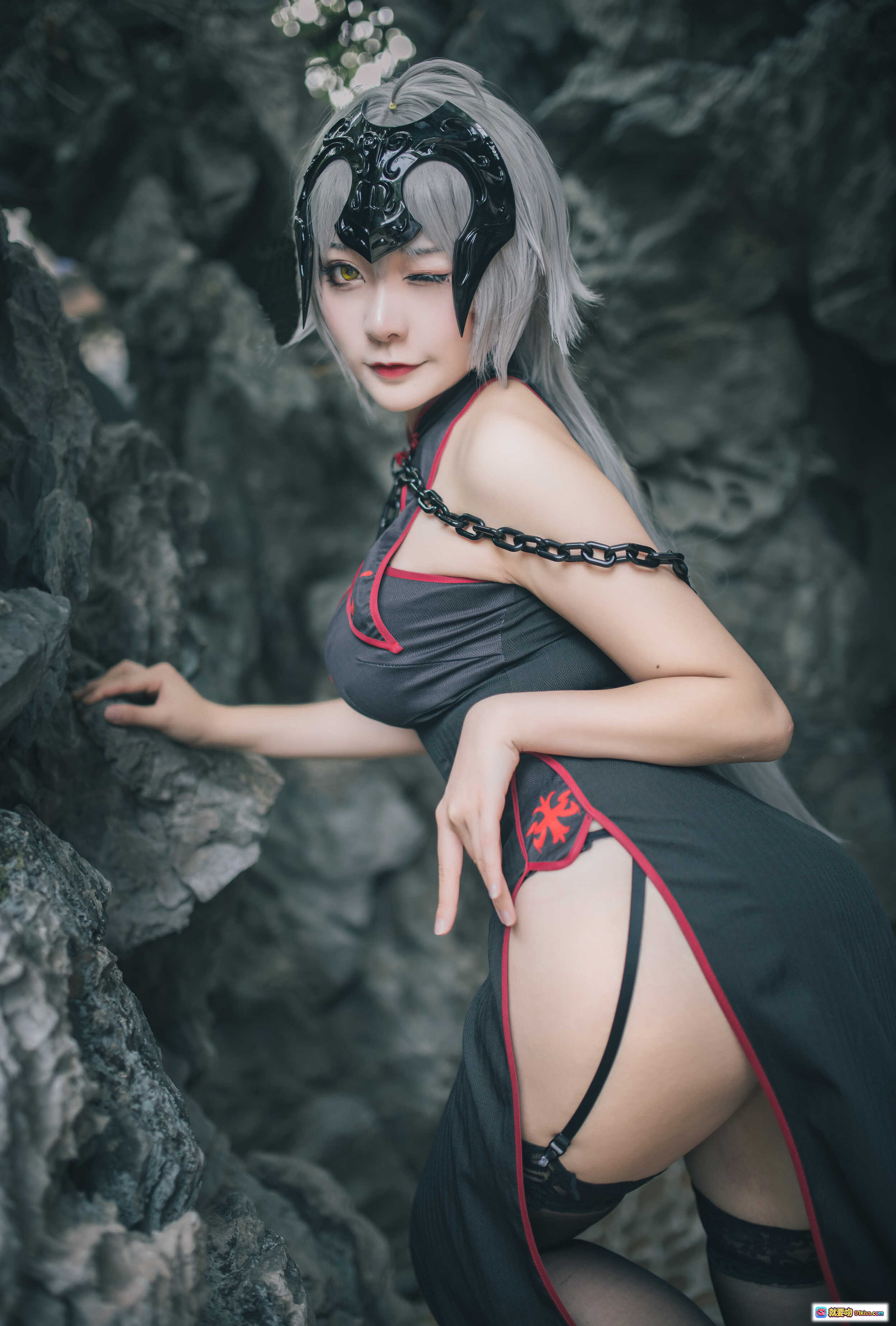 图片[9] - 三刀刀miido NO.003 黑贞德 Cosplay 精美写真 77P 992MB 暗黑系 女神造型 链条场景 蓝光氛围 沉浸式视觉盛宴 - 就要吻