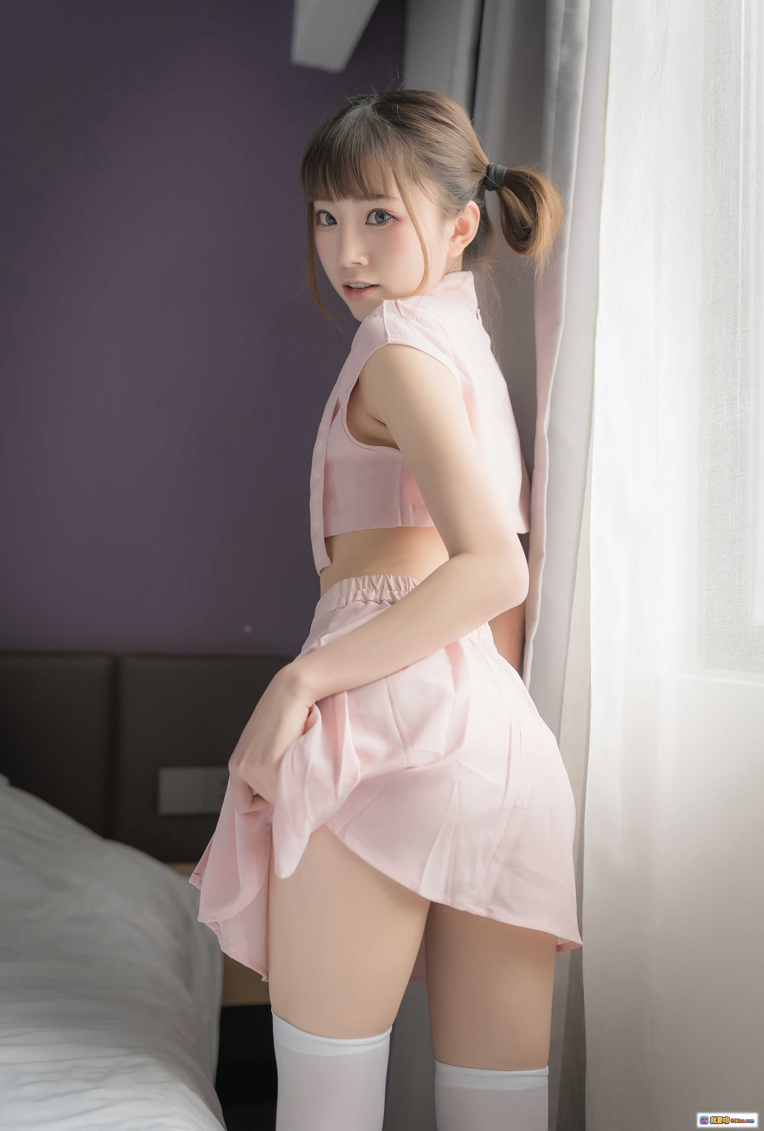 图片[7] - Kitaro绮太郎NO.015粉色团子写真｜少女旗袍白丝美腿床上私房摄影41P高清图集 - 就要吻