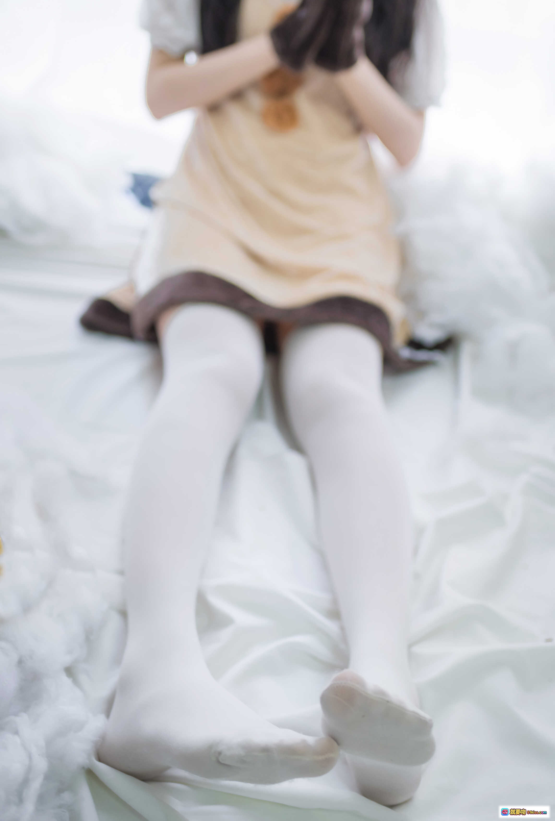 图片[2] - 木绵绵OwO圣诞主题写真｜圣诞老人装+礼物盒+圣诞树+黑丝美腿+节日氛围感拍照 - 就要吻