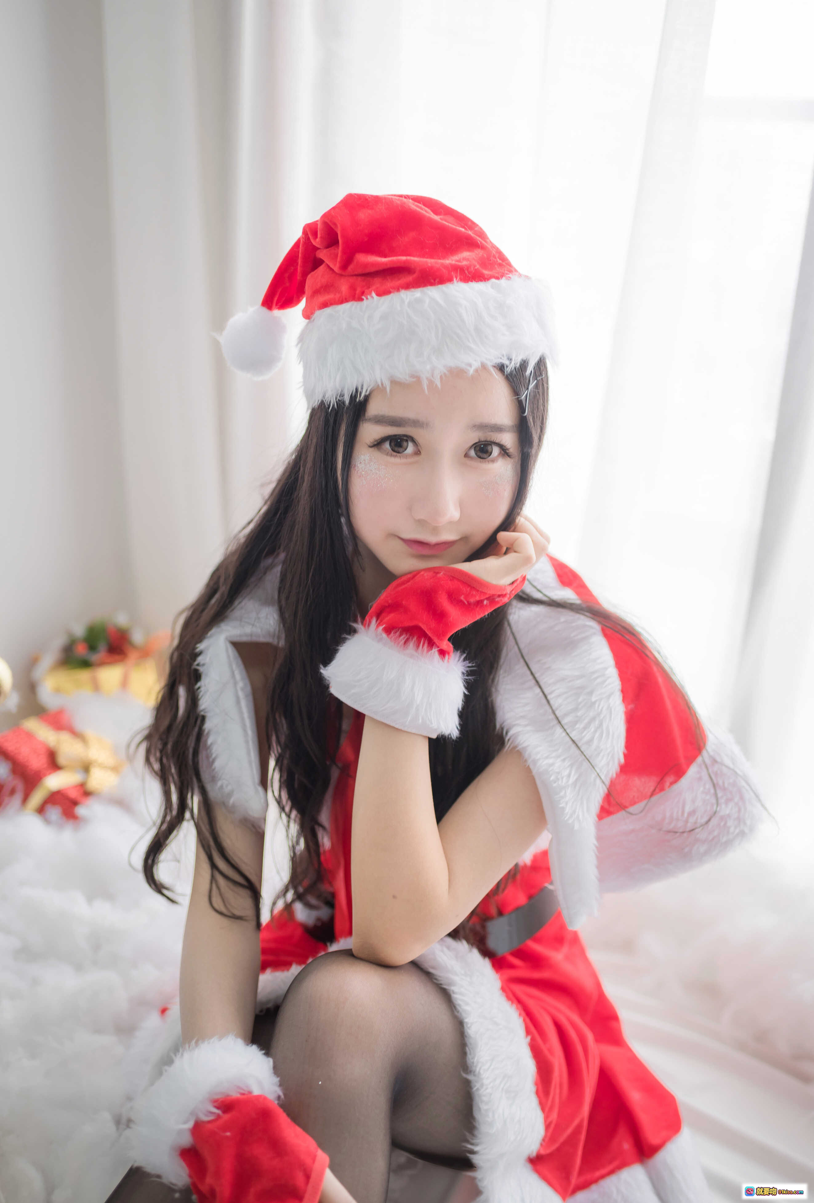 图片[7] - 木绵绵OwO圣诞主题写真｜圣诞老人装+礼物盒+圣诞树+黑丝美腿+节日氛围感拍照 - 就要吻