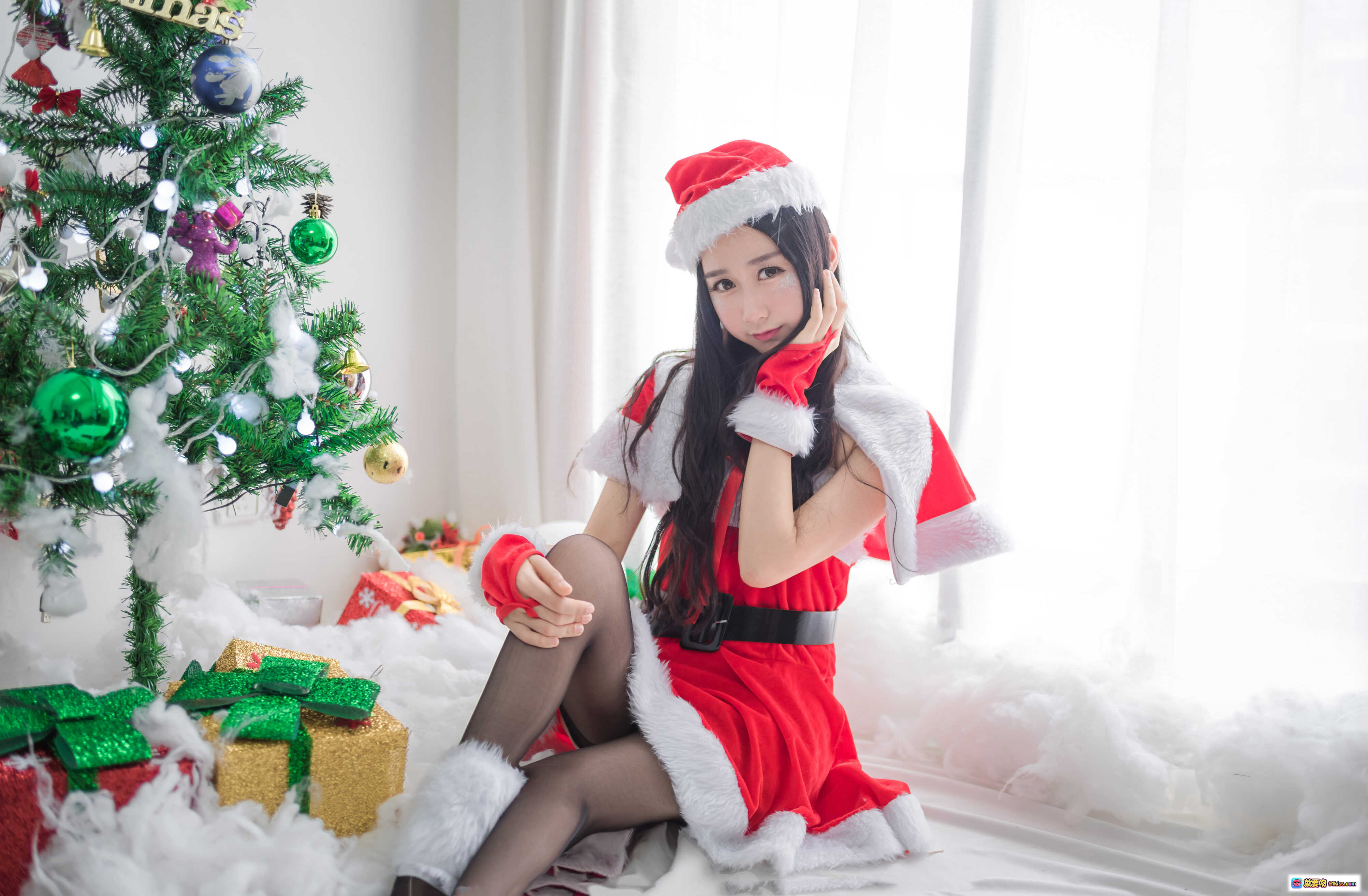 图片[9] - 木绵绵OwO圣诞主题写真｜圣诞老人装+礼物盒+圣诞树+黑丝美腿+节日氛围感拍照 - 就要吻