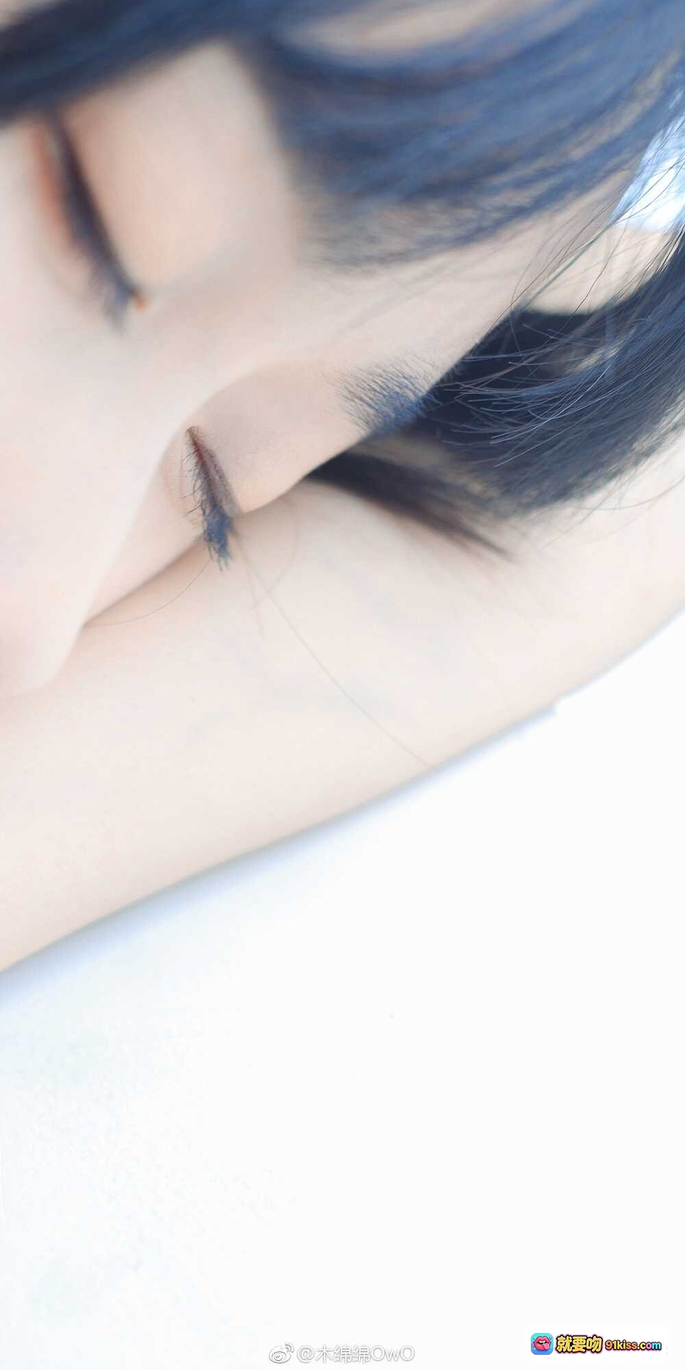 图片[8] - 木绵绵OwO NO.039 JK制服写真 35P清新少女风 白衬衫百褶裙 日系校园风 金色手环点缀 优雅侧颜特写 - 就要吻