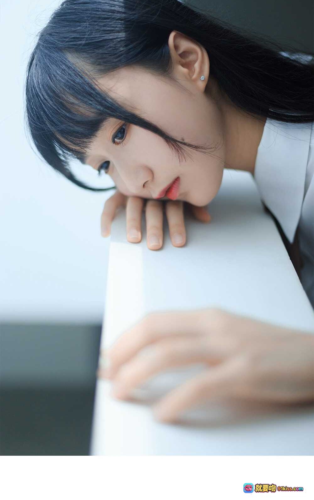 图片[2] - 木绵绵OwO NO.039 JK制服写真 35P清新少女风 白衬衫百褶裙 日系校园风 金色手环点缀 优雅侧颜特写 - 就要吻