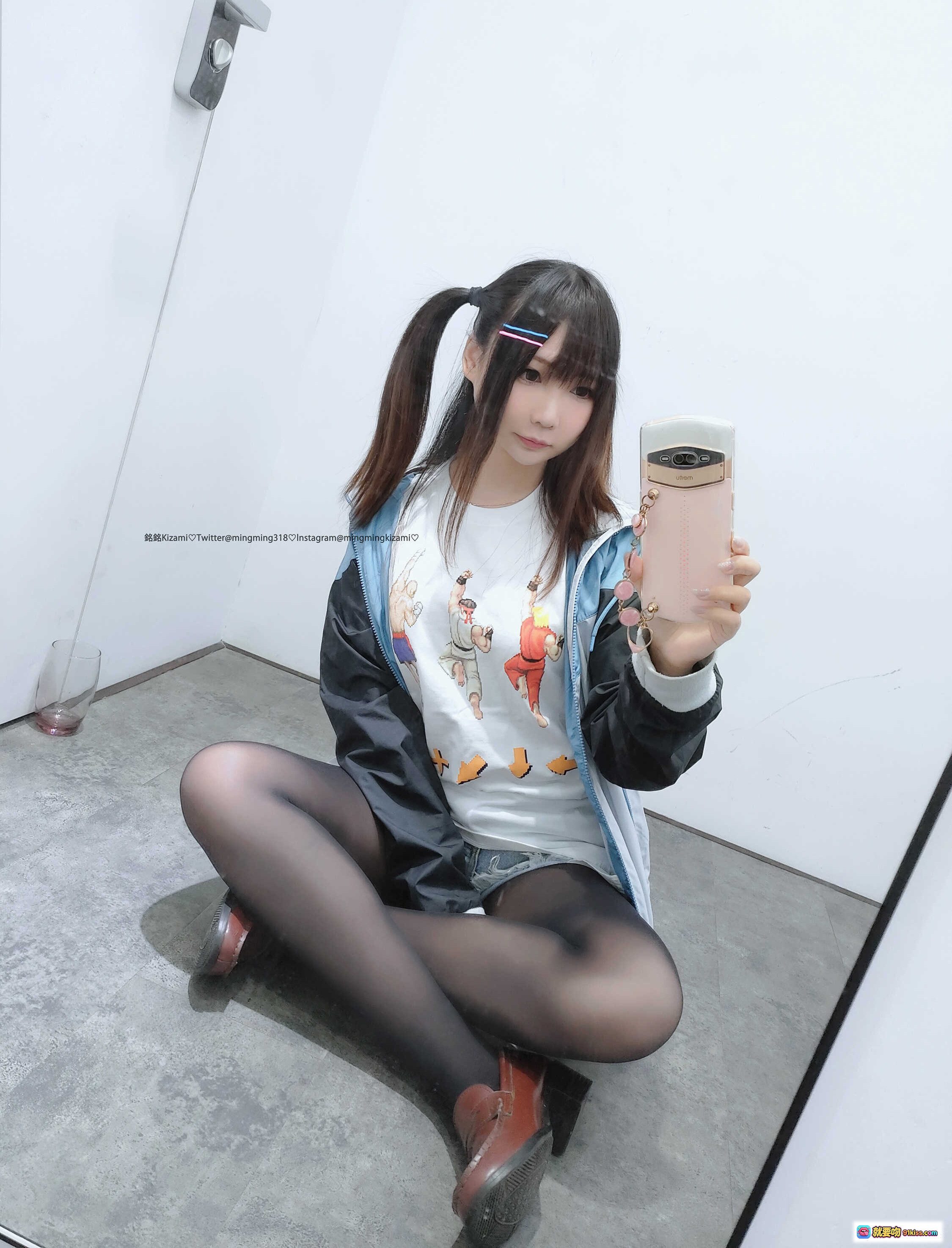 图片[5] - 铭铭Kizami Vol.021 成熟大人风写真 | 红色紧身衣+眼镜+手办收藏背景 | 125P高清图集 - 就要吻