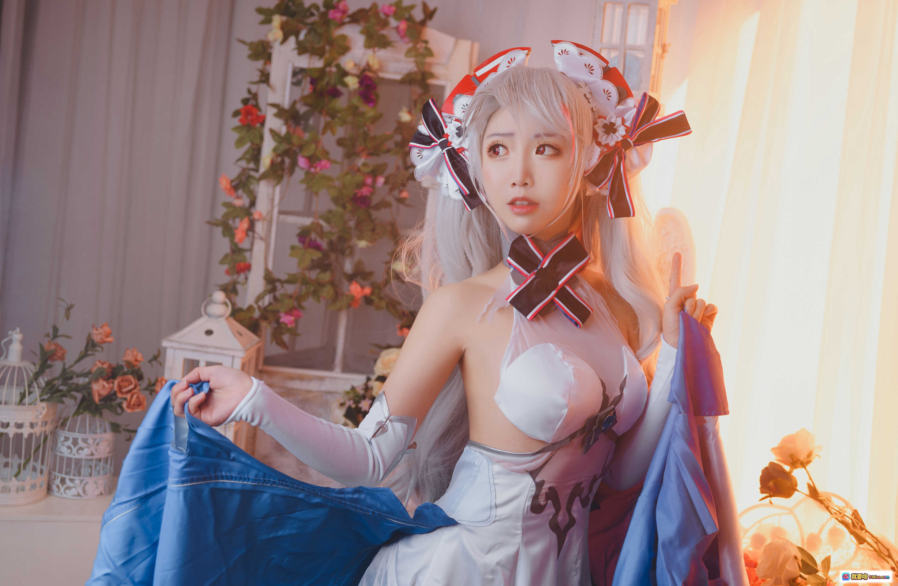 面饼仙儿NO.054欧根花嫁Cosplay写真 | 白发女仆装+蕾丝蝴蝶结+梦幻花环场景 | 22P高清美图 - 就要吻