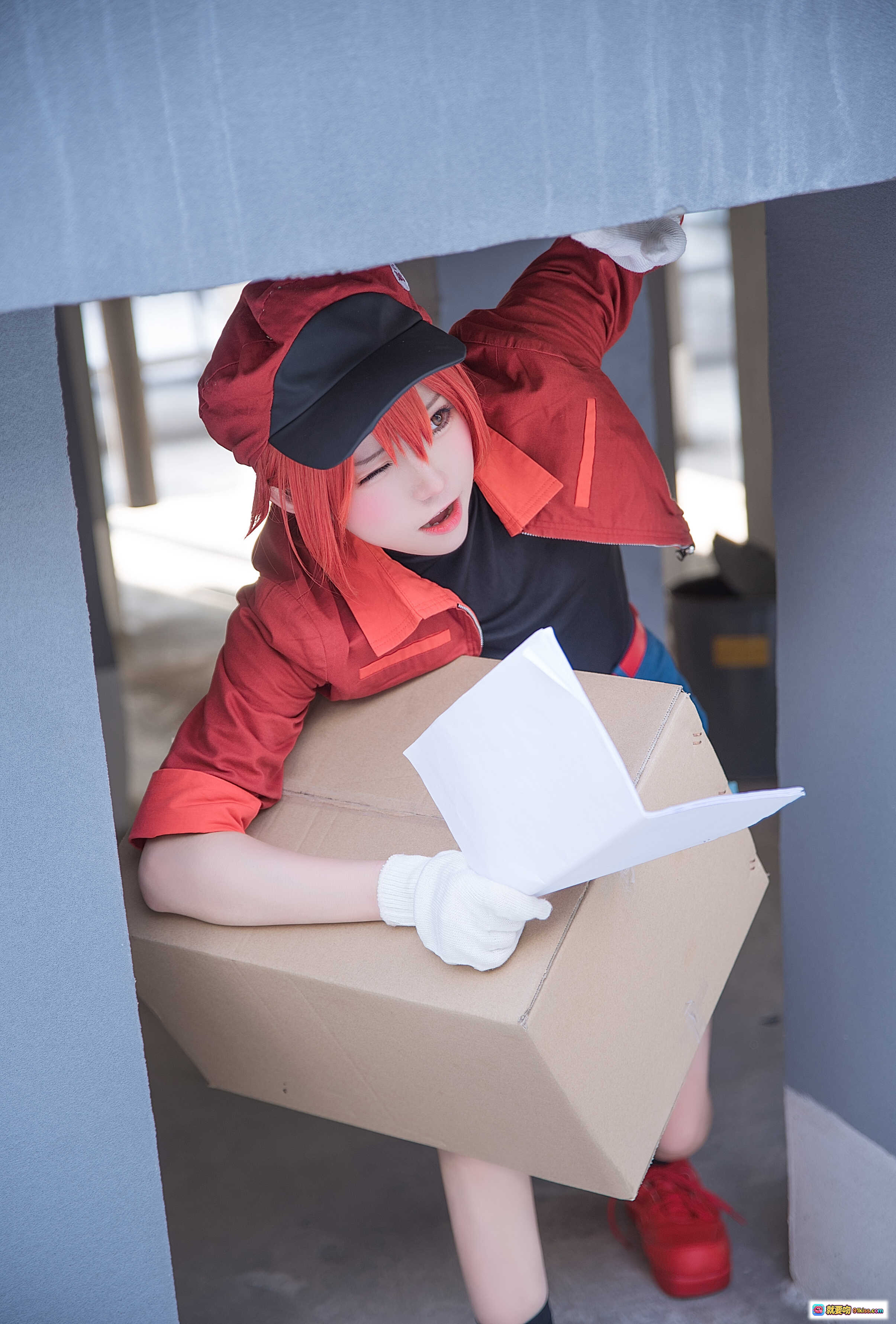 图片[5] - Kitaro绮太郎NO.017工作细胞2cosplay红发快递员搬箱检查文件场景写真35P193MB - 就要吻