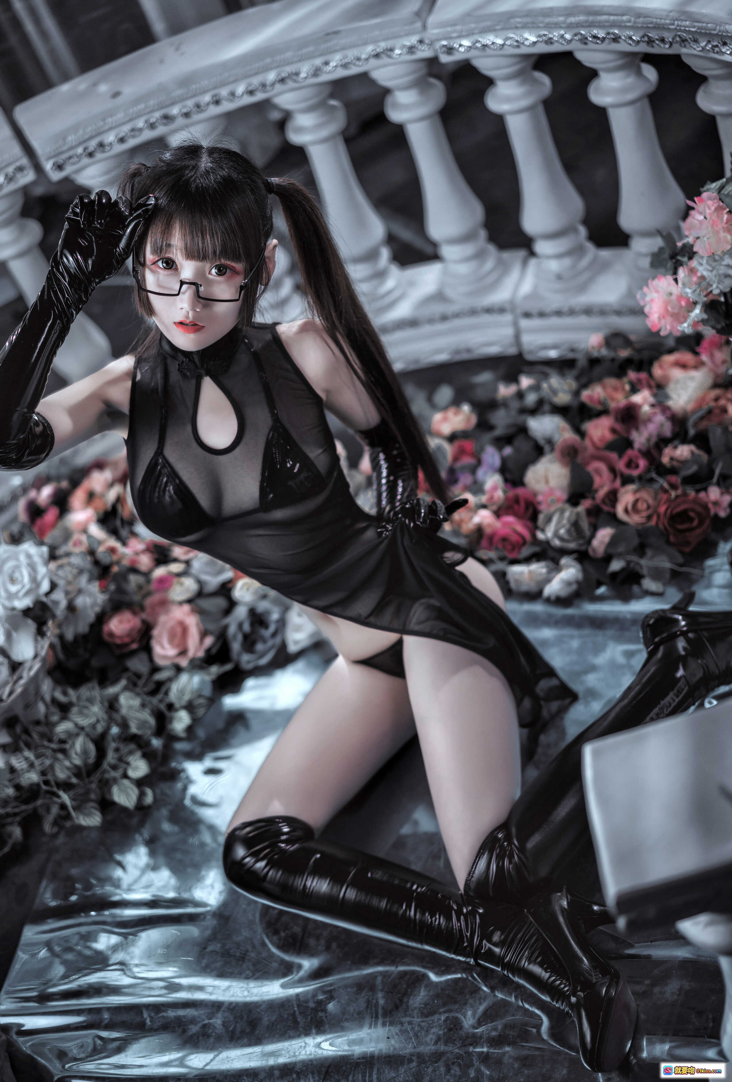 图片[8] - 星野咪兔NO.012透视网纱旗袍写真｜黑丝长靴美腿诱惑｜暗黑玫瑰场景｜90P高清图集 - 就要吻