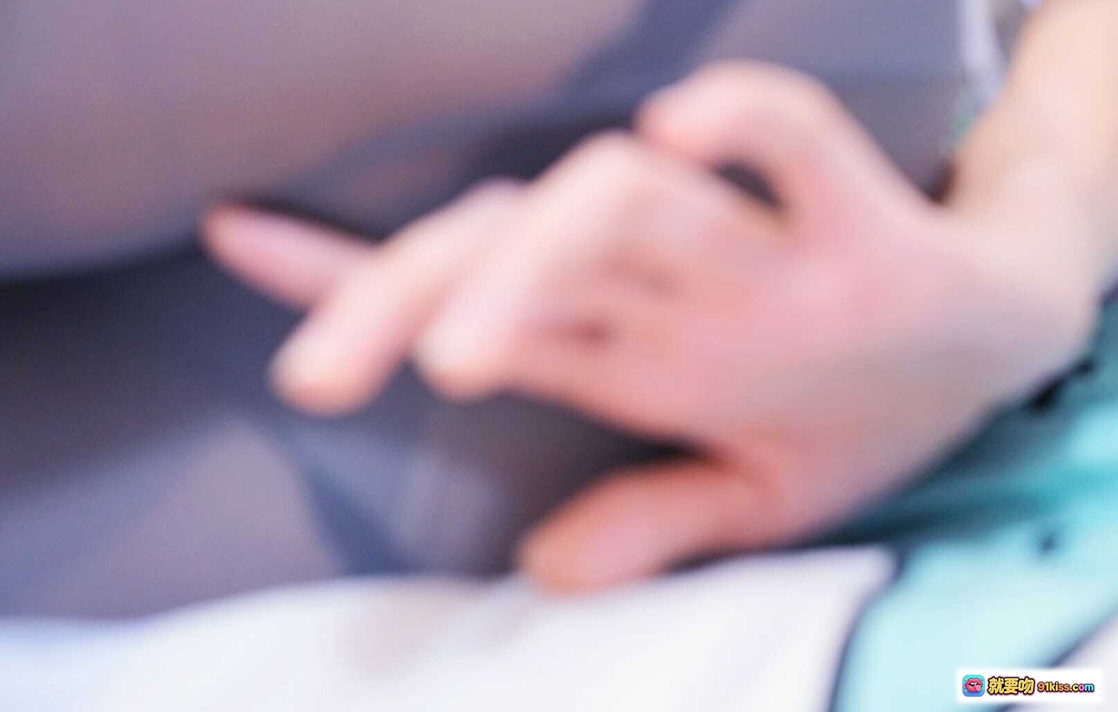 图片[2] - 眼酱大魔王W NO.004 30D灰蕾丝胖次 美腿特写 柔软质感 花边设计 日系清新风 优雅坐姿 舒适贴身 时尚穿搭推荐 - 就要吻