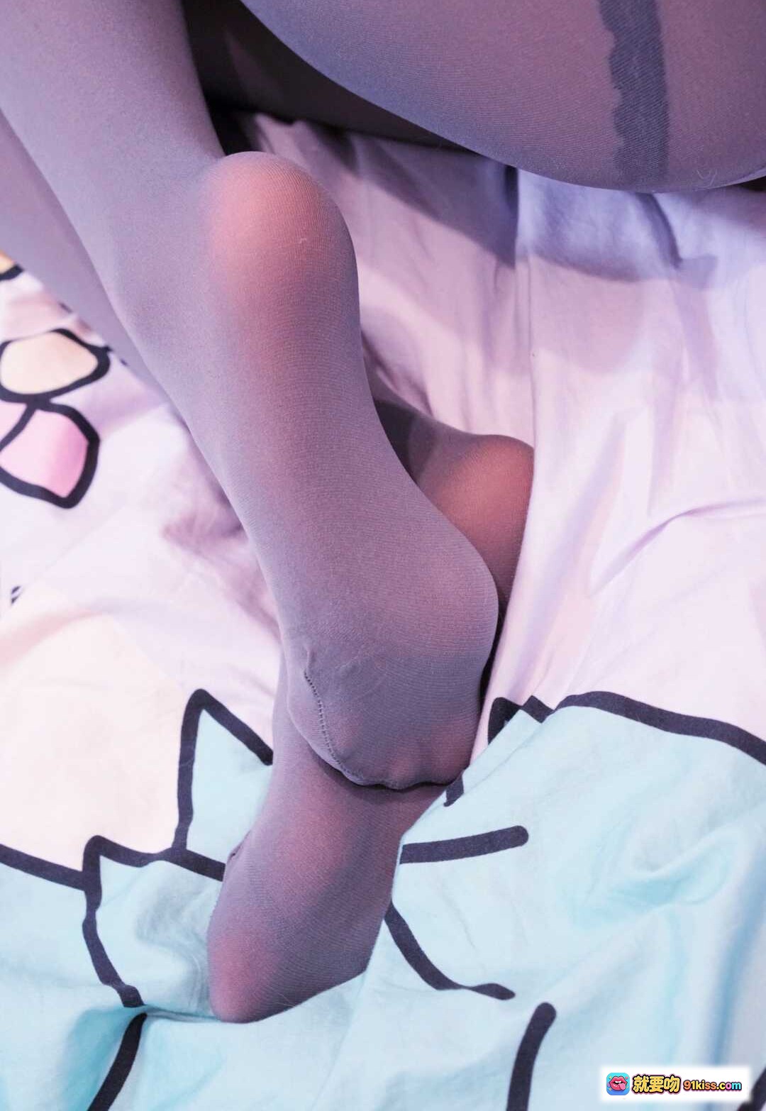 图片[4] - 眼酱大魔王W NO.004 30D灰蕾丝胖次 美腿特写 柔软质感 花边设计 日系清新风 优雅坐姿 舒适贴身 时尚穿搭推荐 - 就要吻