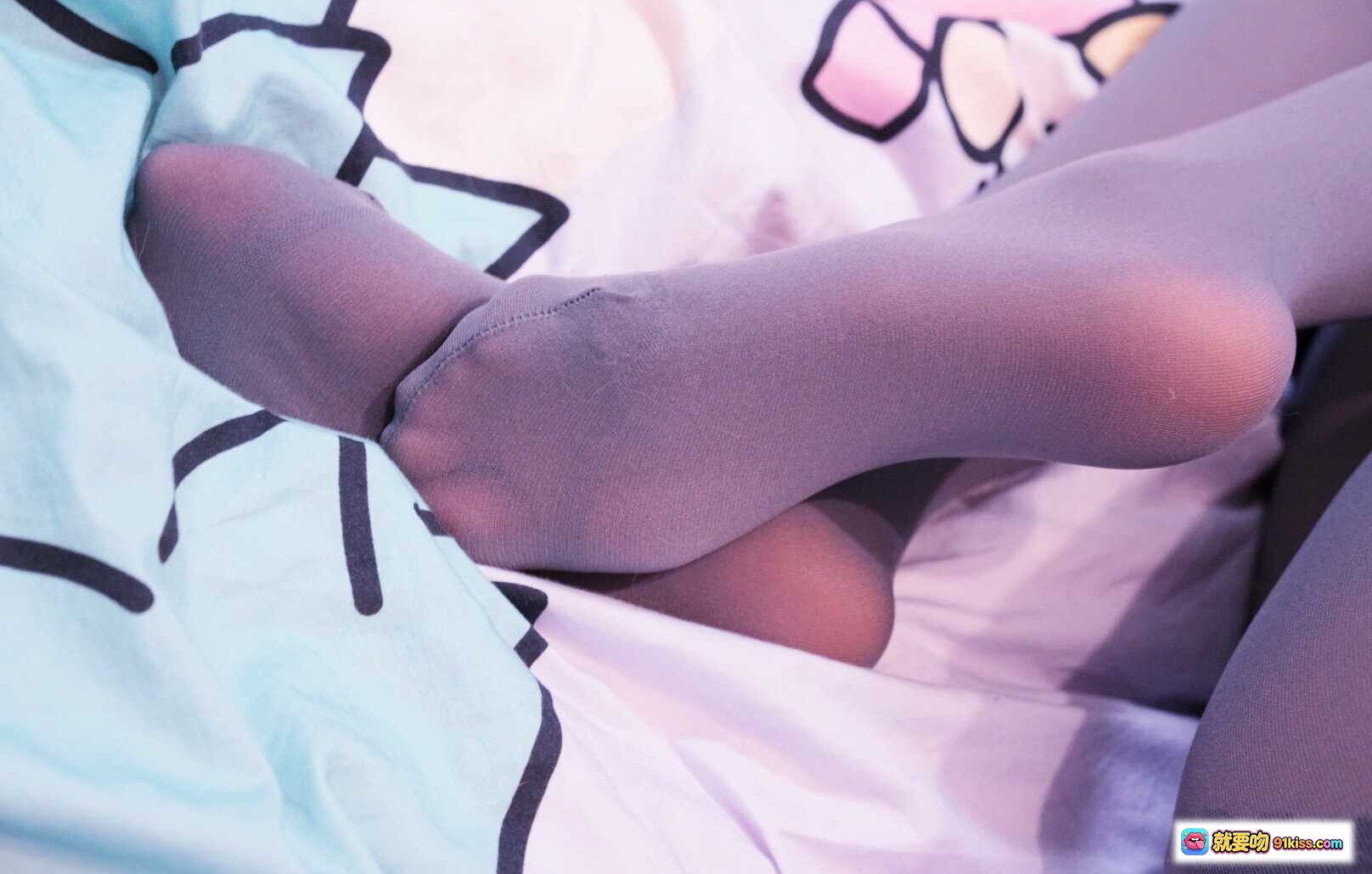图片[9] - 眼酱大魔王W NO.004 30D灰蕾丝胖次 美腿特写 柔软质感 花边设计 日系清新风 优雅坐姿 舒适贴身 时尚穿搭推荐 - 就要吻