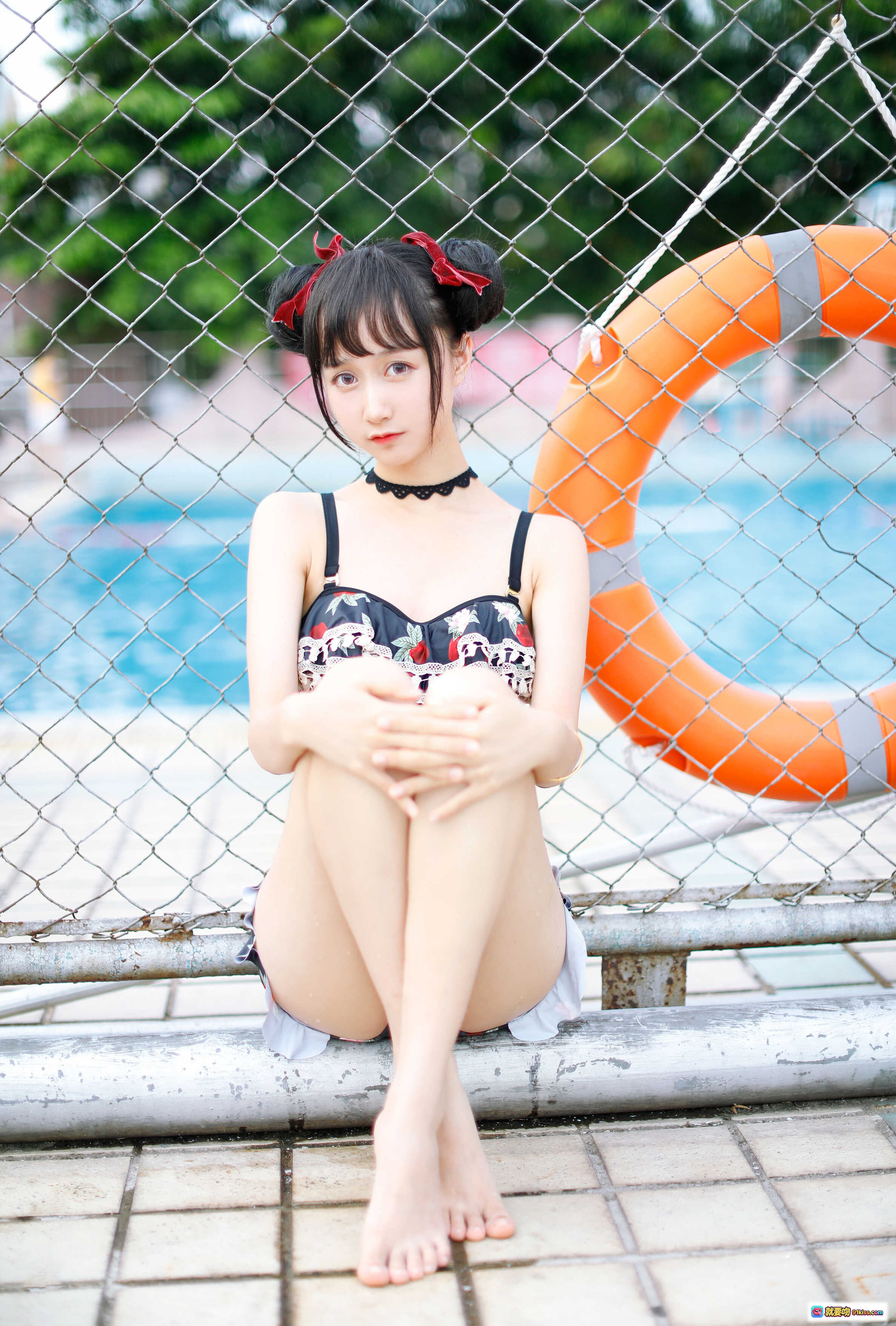 图片[7] - 木绵绵OwO NO.030草莓泳衣写真 甜美少女泳池边铁网前坐姿清新自然40P高清图集 - 就要吻