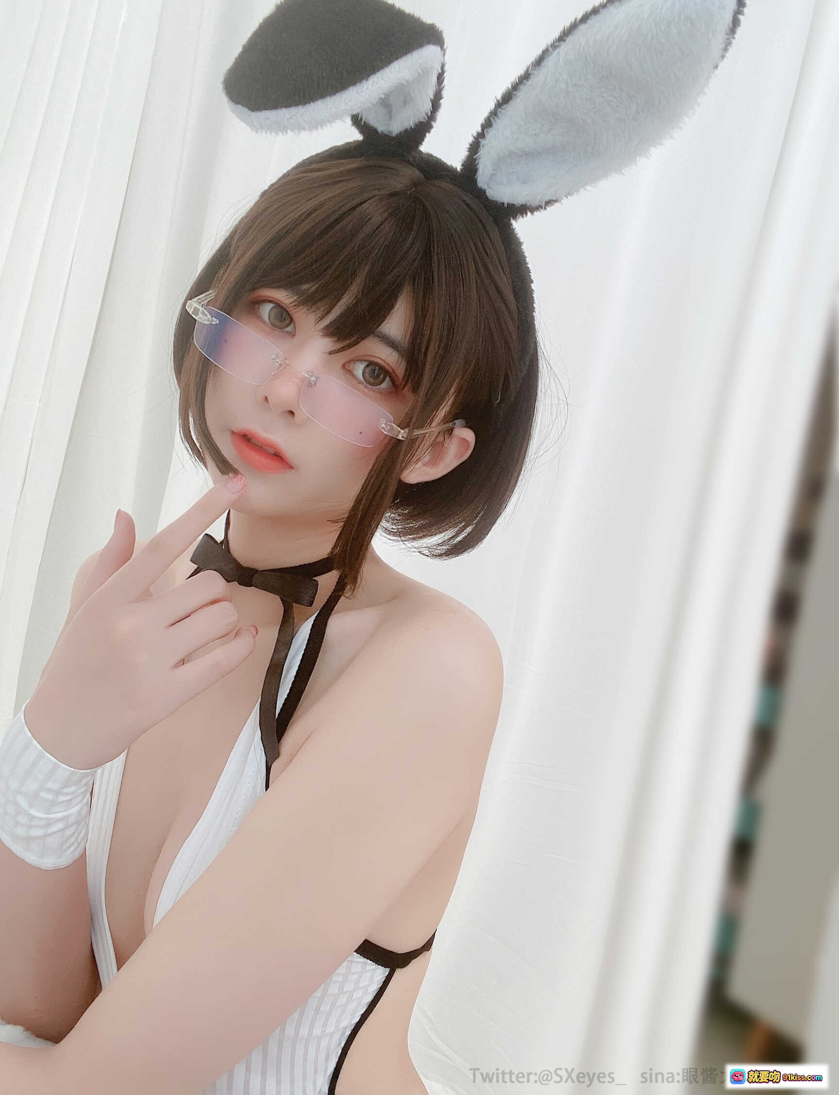 图片[6] - 眼酱大魔王w NO.029 兔女郎写真 黑丝美腿自拍 长腿诱惑 白色吊带 猫耳发饰 室内私房照 19P高清图集 - 就要吻