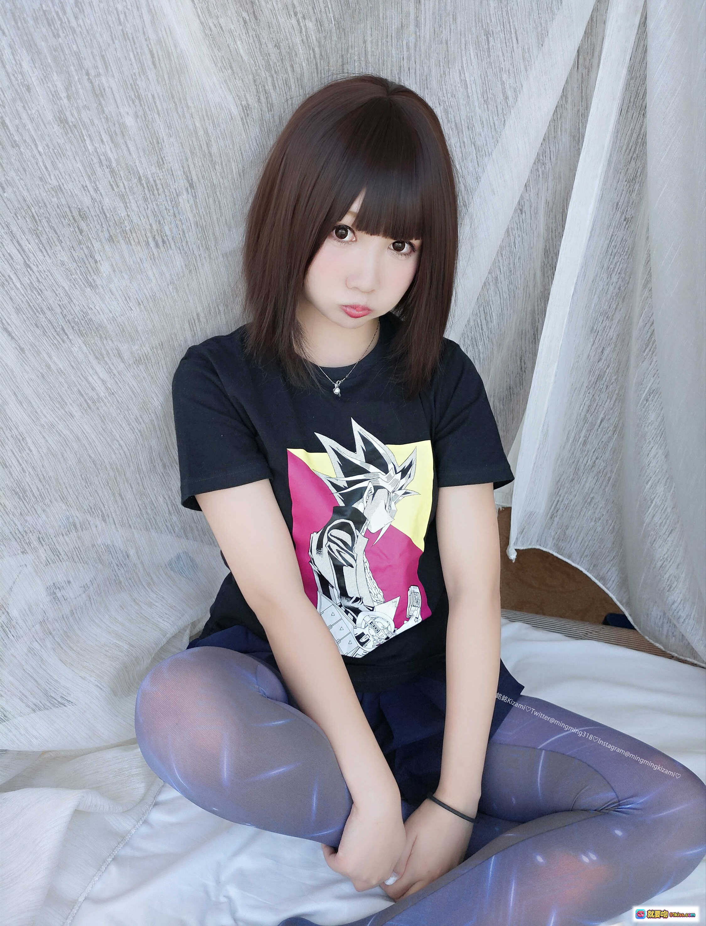 图片[8] - 铭铭Kizami Vol.007 短发少女黑T动漫印花 深蓝短裙紫色丝袜写真集48P - 就要吻