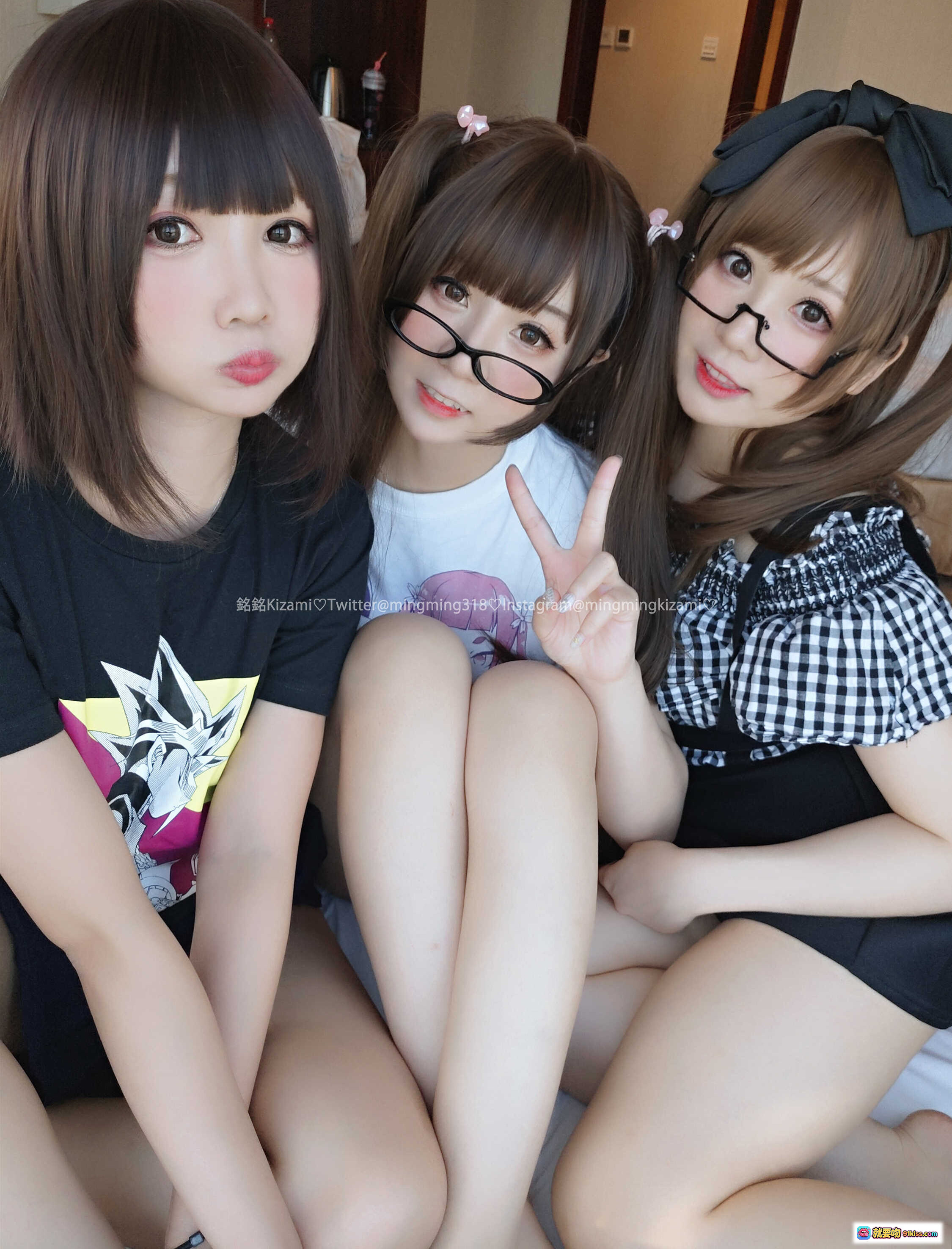 图片[3] - 铭铭Kizami Vol.007 短发少女黑T动漫印花 深蓝短裙紫色丝袜写真集48P - 就要吻