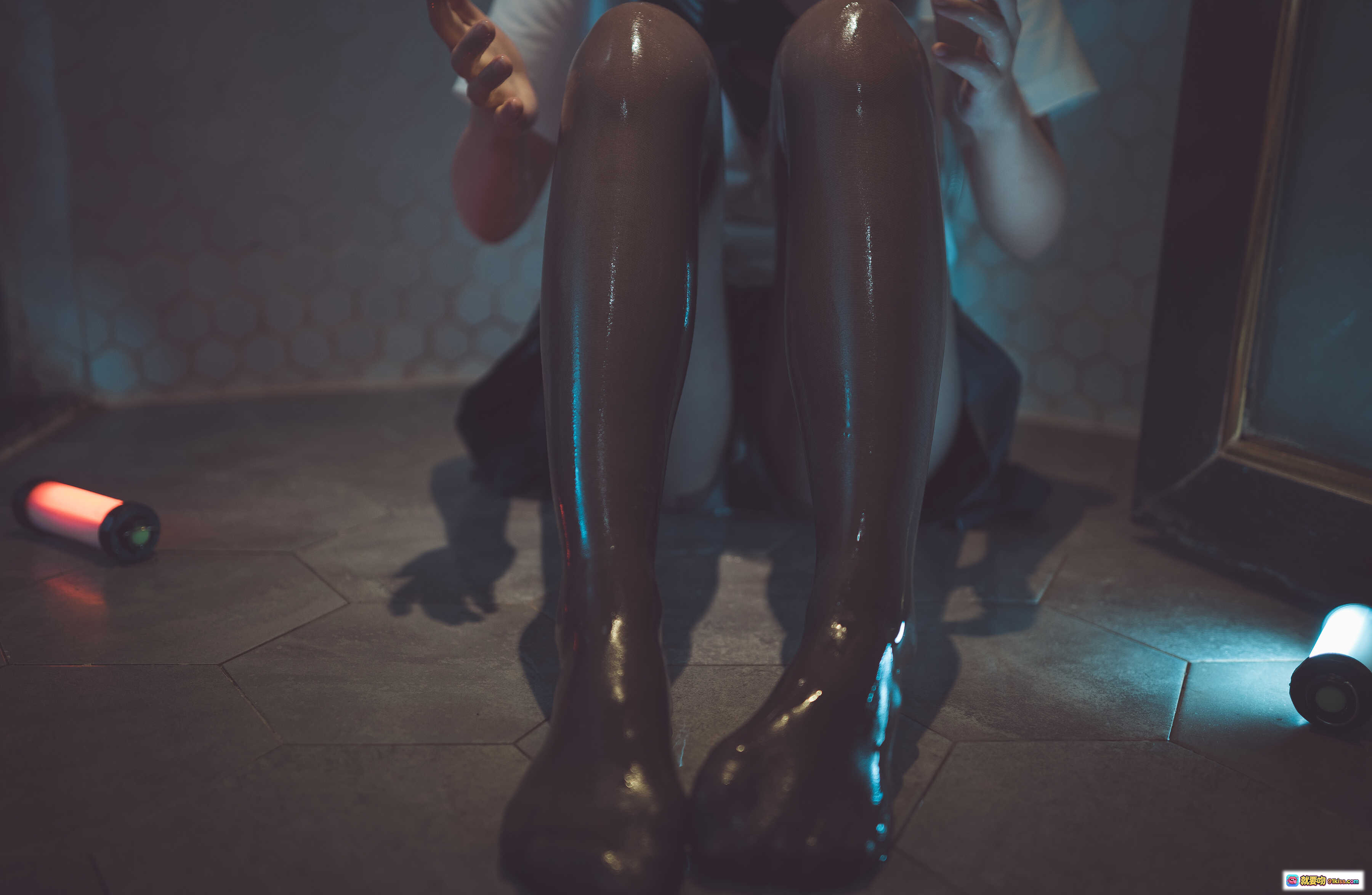 图片[2] - 面饼仙儿NO.011脑内少女浴缸黑丝湿身诱惑光影氛围感写真21P高清图集 - 就要吻