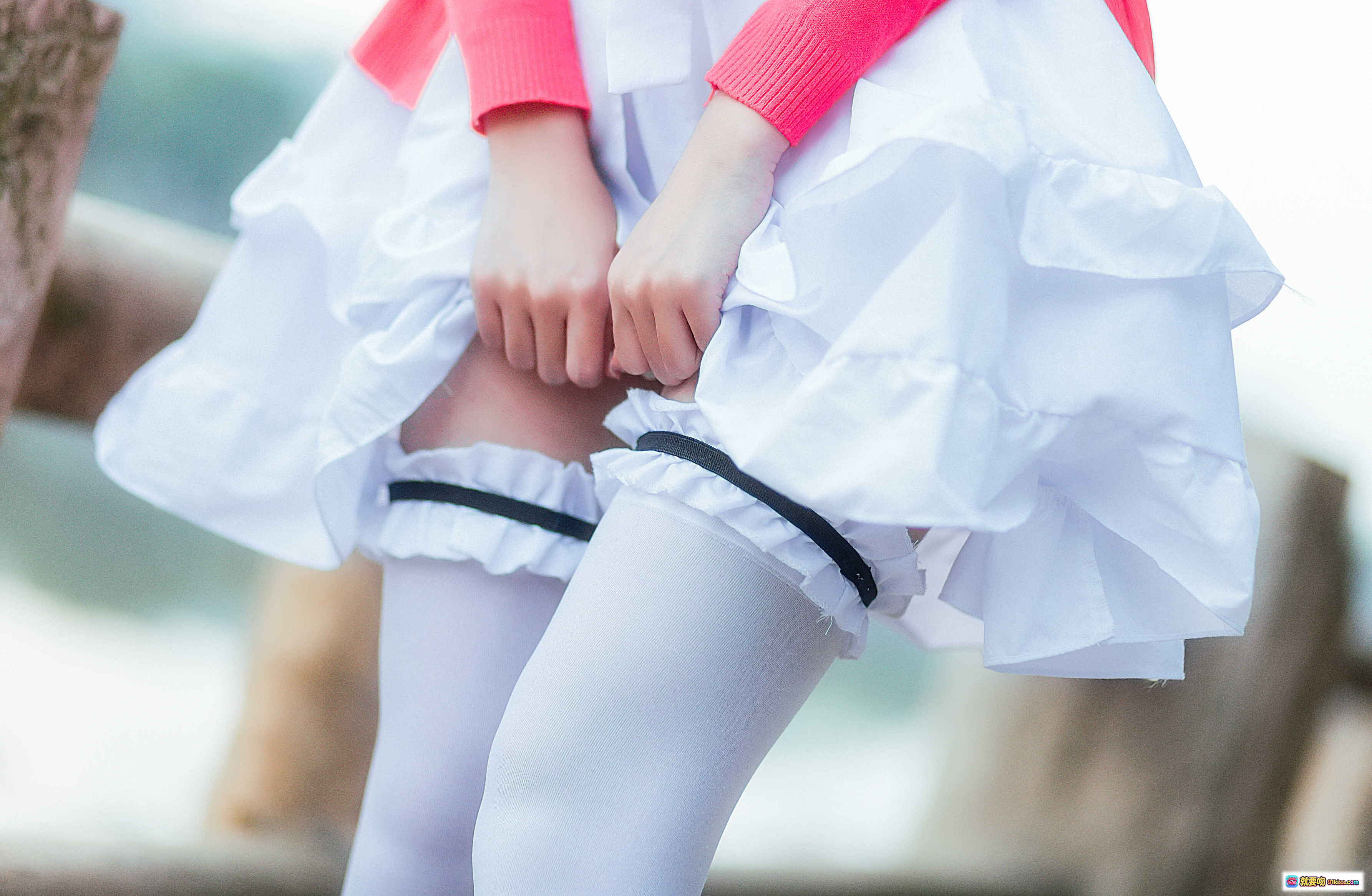 鳗鱼霏儿NO.054圣人惠常服写真 白裙粉袖蕾丝袜 清纯少女风9P高清图集 - 就要吻