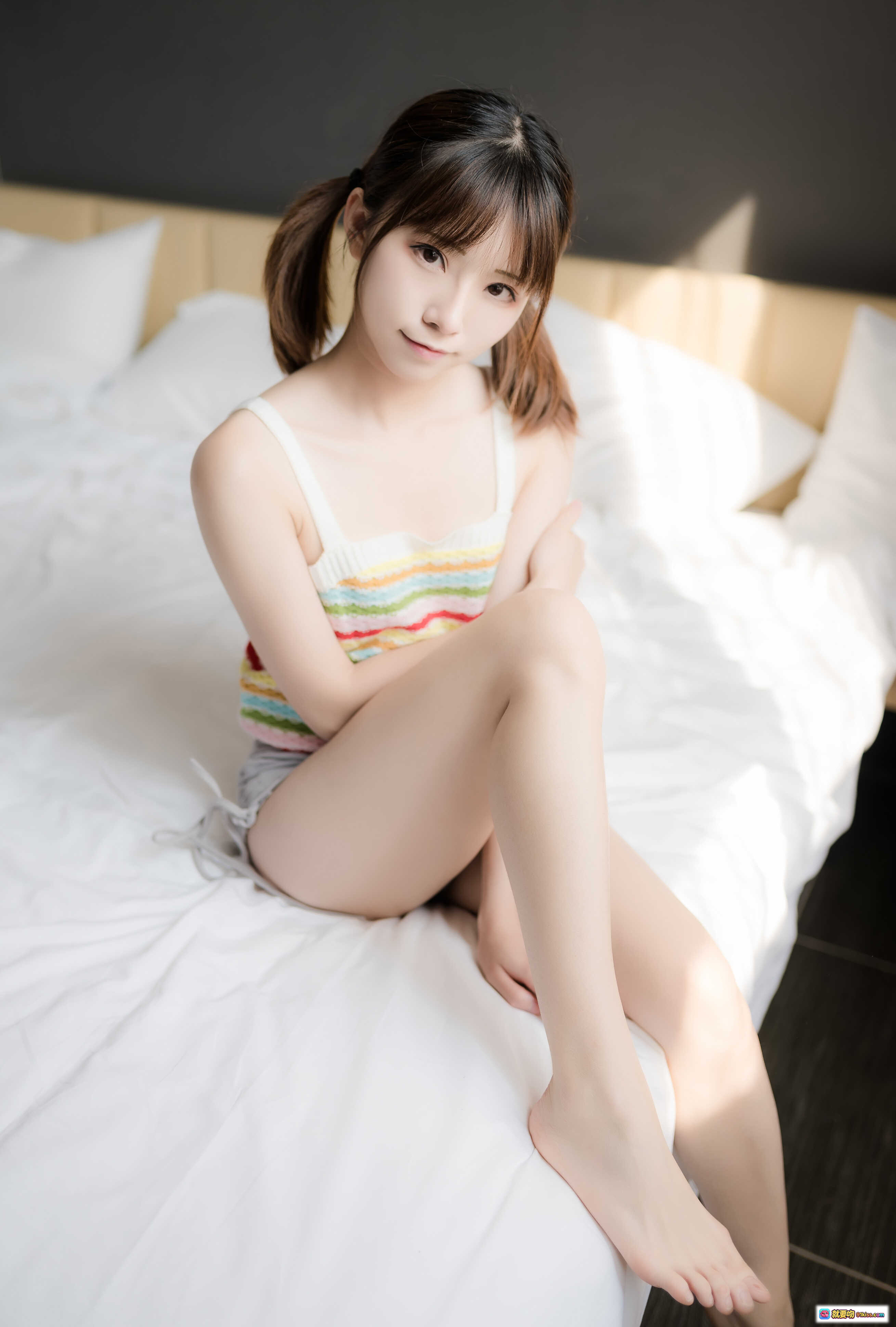 图片[4] - Kitaro绮太郎NO.024邻家女孩写真集 40P高清美腿少女居家私房照 白床单彩虹吊带裙自然光拍摄 - 就要吻