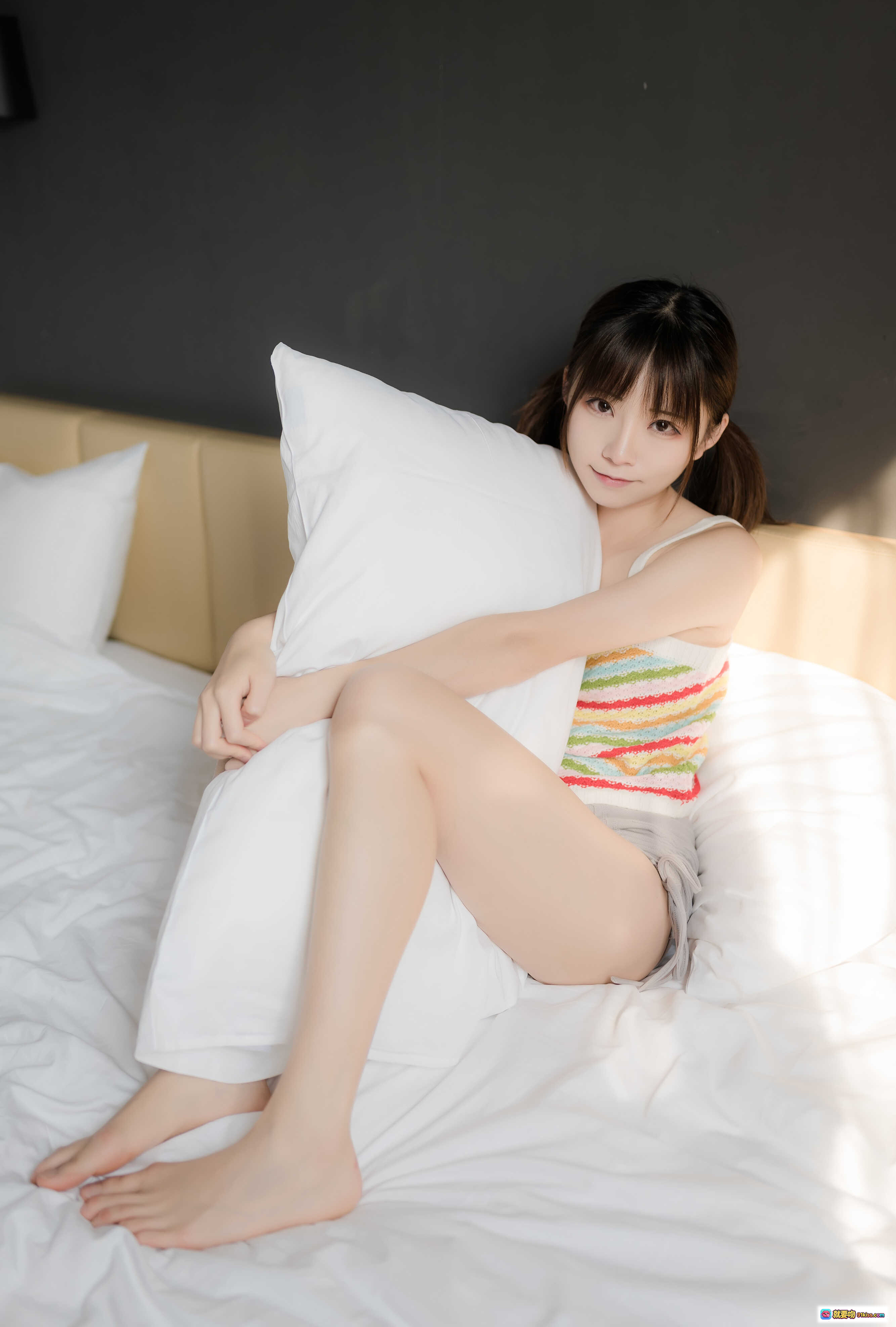 图片[3] - Kitaro绮太郎NO.024邻家女孩写真集 40P高清美腿少女居家私房照 白床单彩虹吊带裙自然光拍摄 - 就要吻