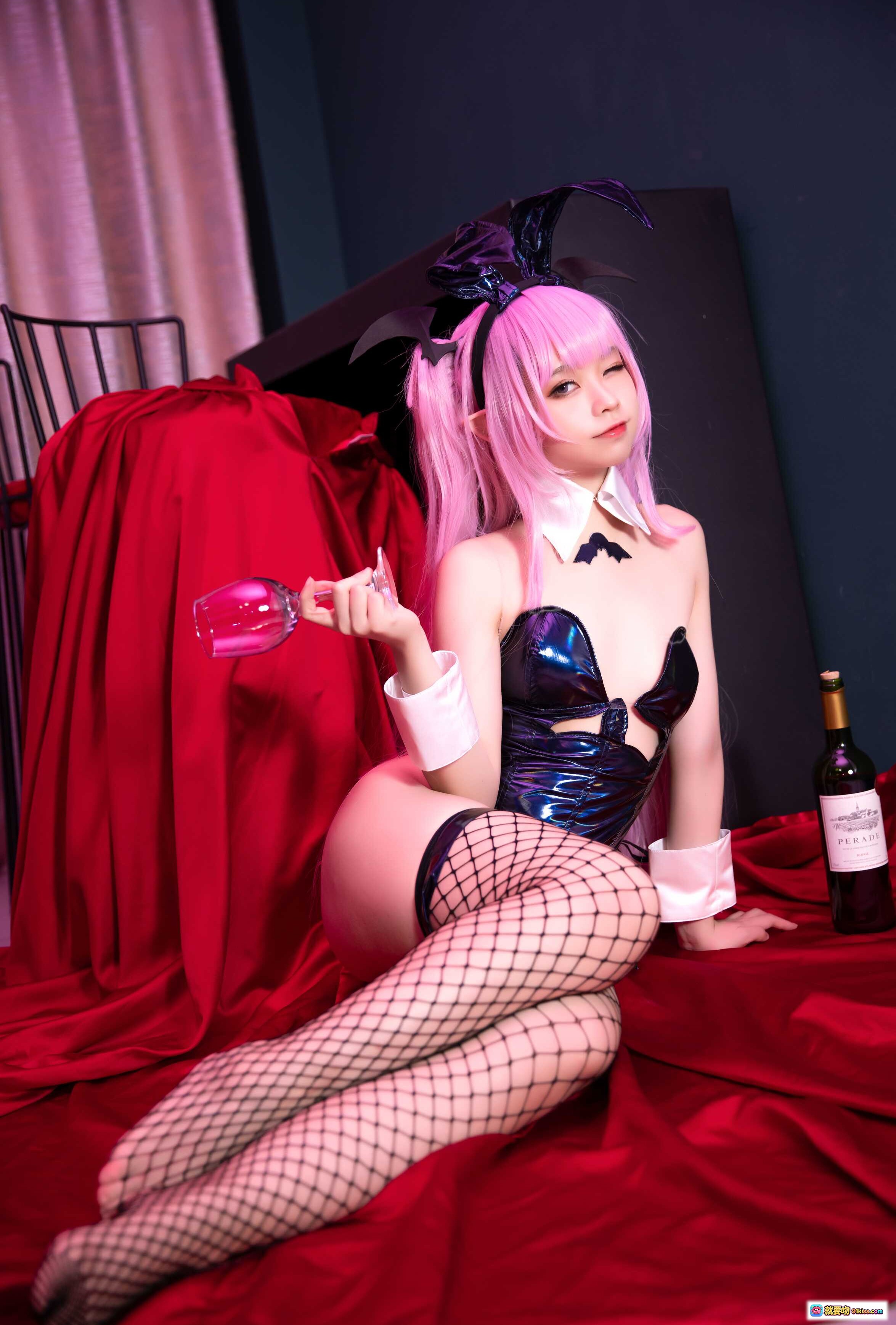 图片[3] - G44不会受伤 NO.011 露露姆兔女郎cosplay 粉发黑兔耳皮衣渔网袜红毯写真 20P高清图集 - 就要吻