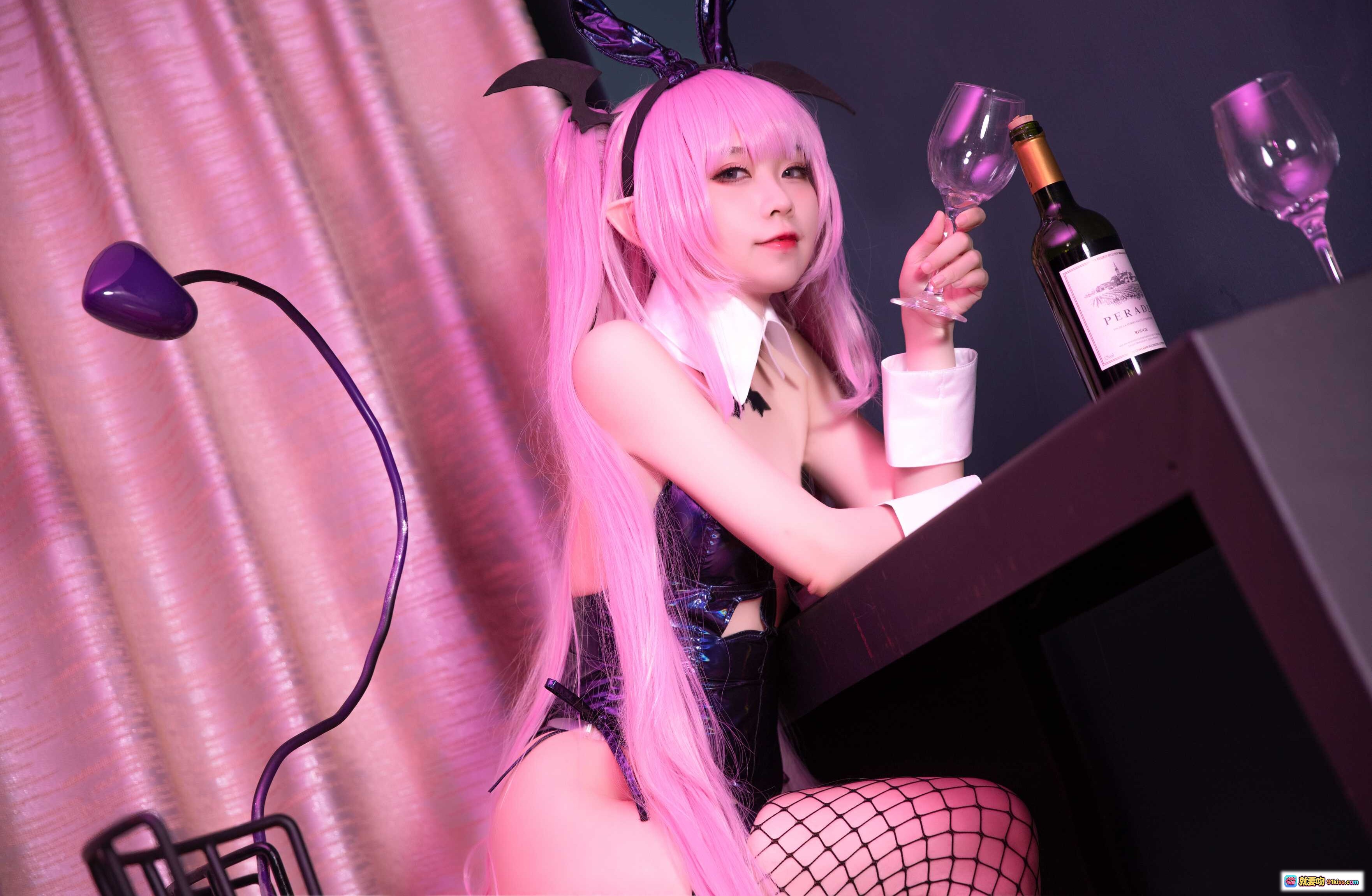 图片[7] - G44不会受伤 NO.011 露露姆兔女郎cosplay 粉发黑兔耳皮衣渔网袜红毯写真 20P高清图集 - 就要吻