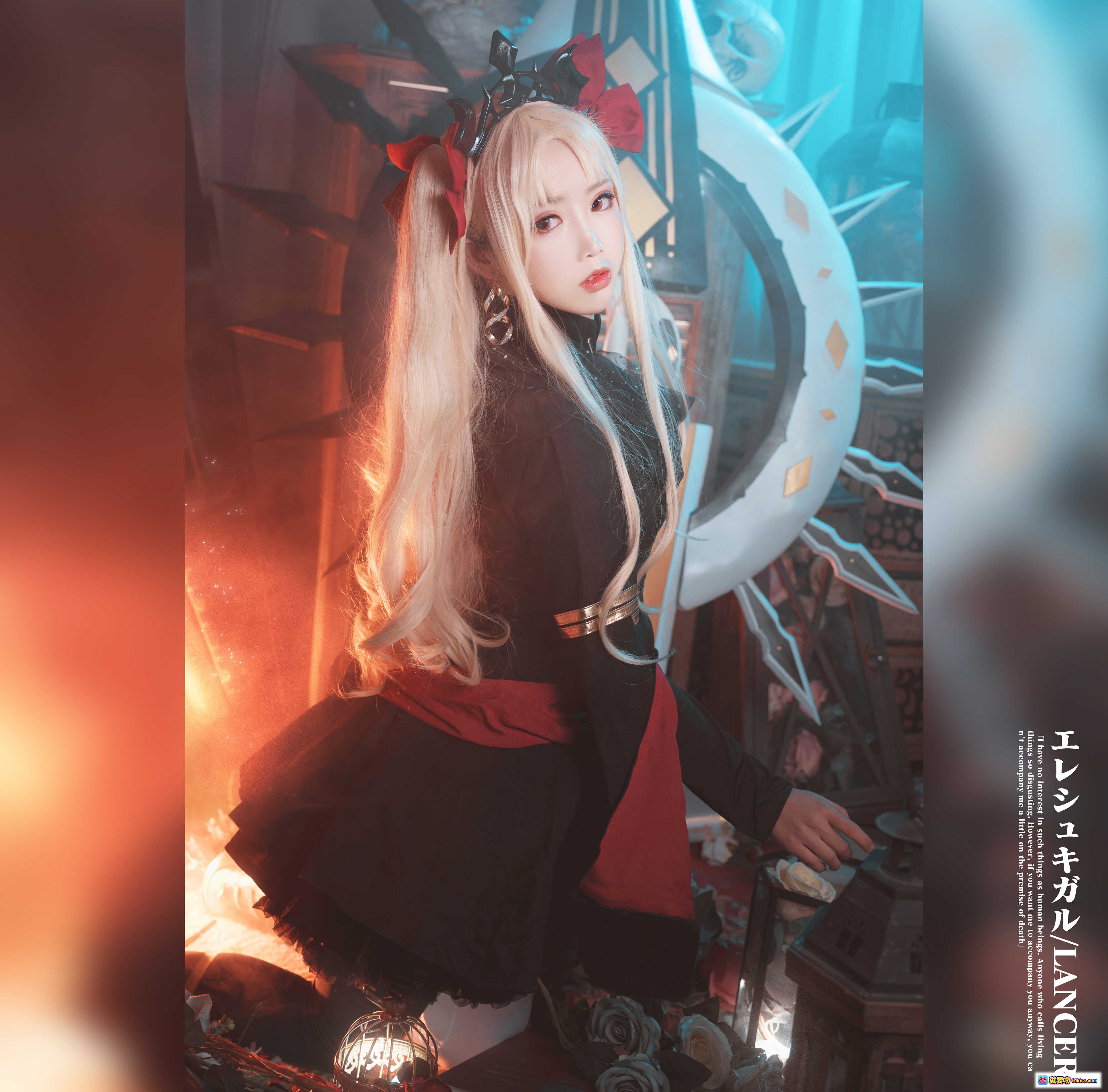 图片[10] - 面饼仙儿NO.071艾蕾三破Cosplay | Fate/Grand Order埃列什基伽勒华丽黑金装束+神秘蓝光场景+精致道具还原 - 就要吻