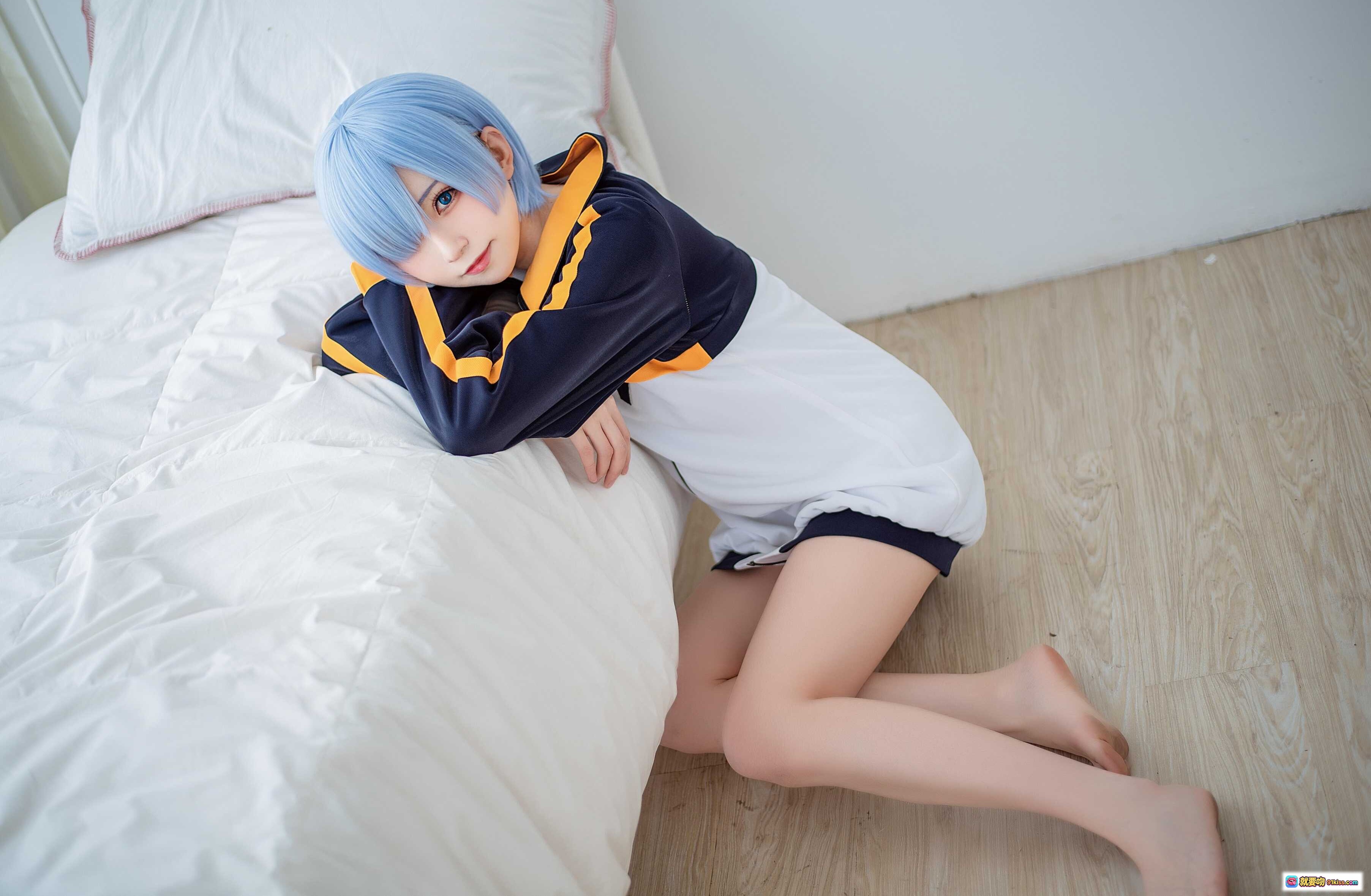 图片[3] - Kitaro绮太郎NO.079蕾姆运动服Cosplay写真 18P高清蓝发少女居家床照 黑黄白配色运动夹克萌系角色扮演 - 就要吻