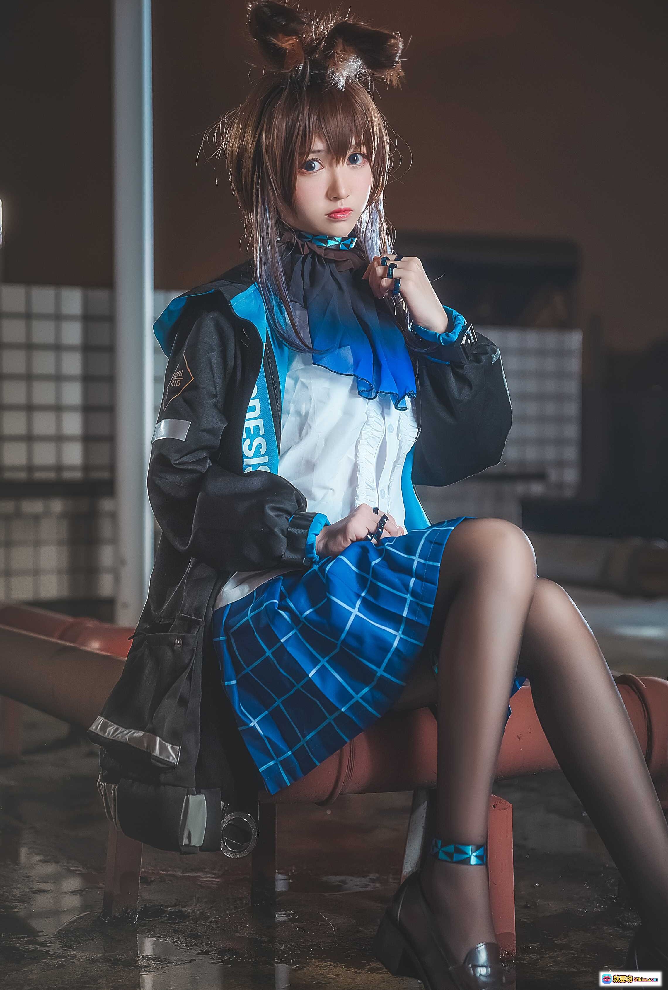 图片[7] - 鳗鱼霏儿NO.049明日方舟cosplay写真｜黑蓝战衣高颜值少女｜精致妆容与发饰细节｜10P高清图集 - 就要吻