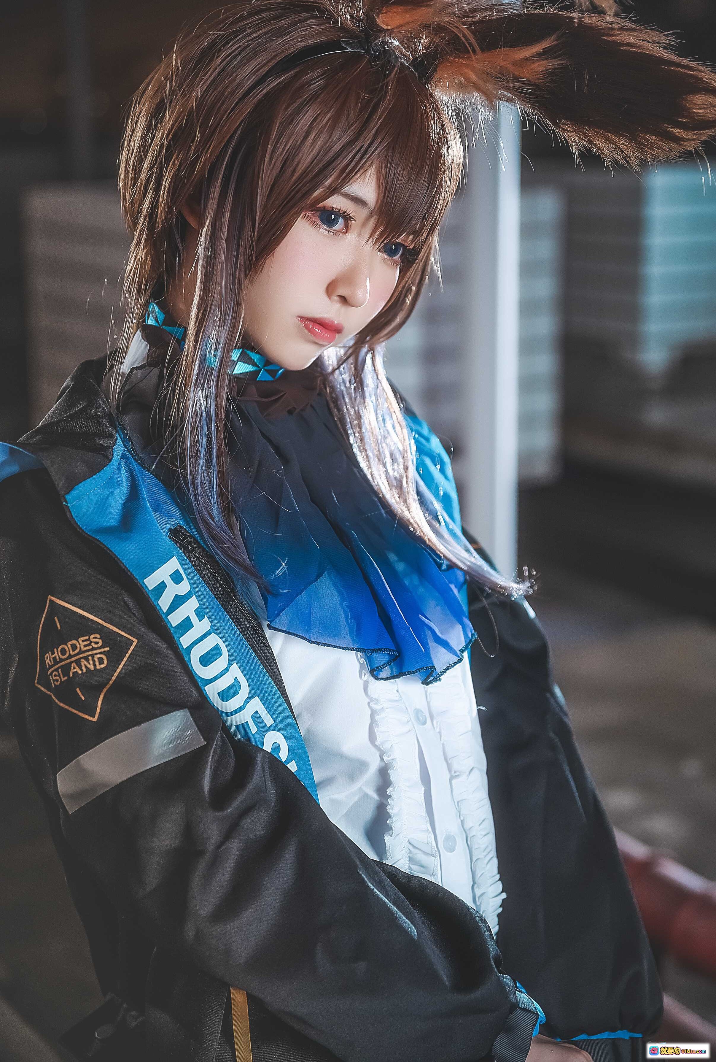 图片[5] - 鳗鱼霏儿NO.049明日方舟cosplay写真｜黑蓝战衣高颜值少女｜精致妆容与发饰细节｜10P高清图集 - 就要吻