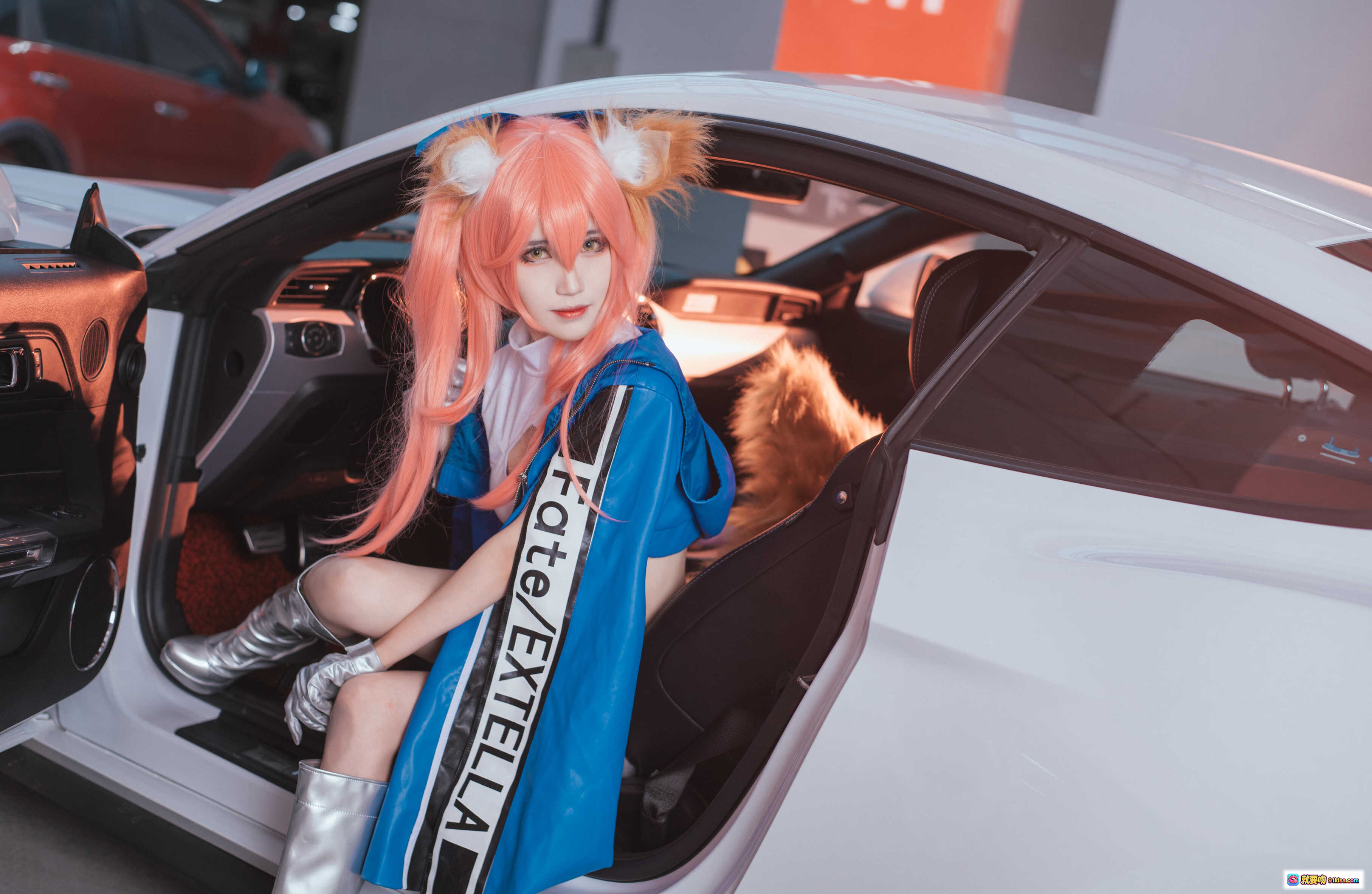 图片[7] - 妖君白研Fate/Grand Order玉藻前COS正片｜橙发狐耳少女车内驾驶造型｜Fate EX服装细节还原 - 就要吻