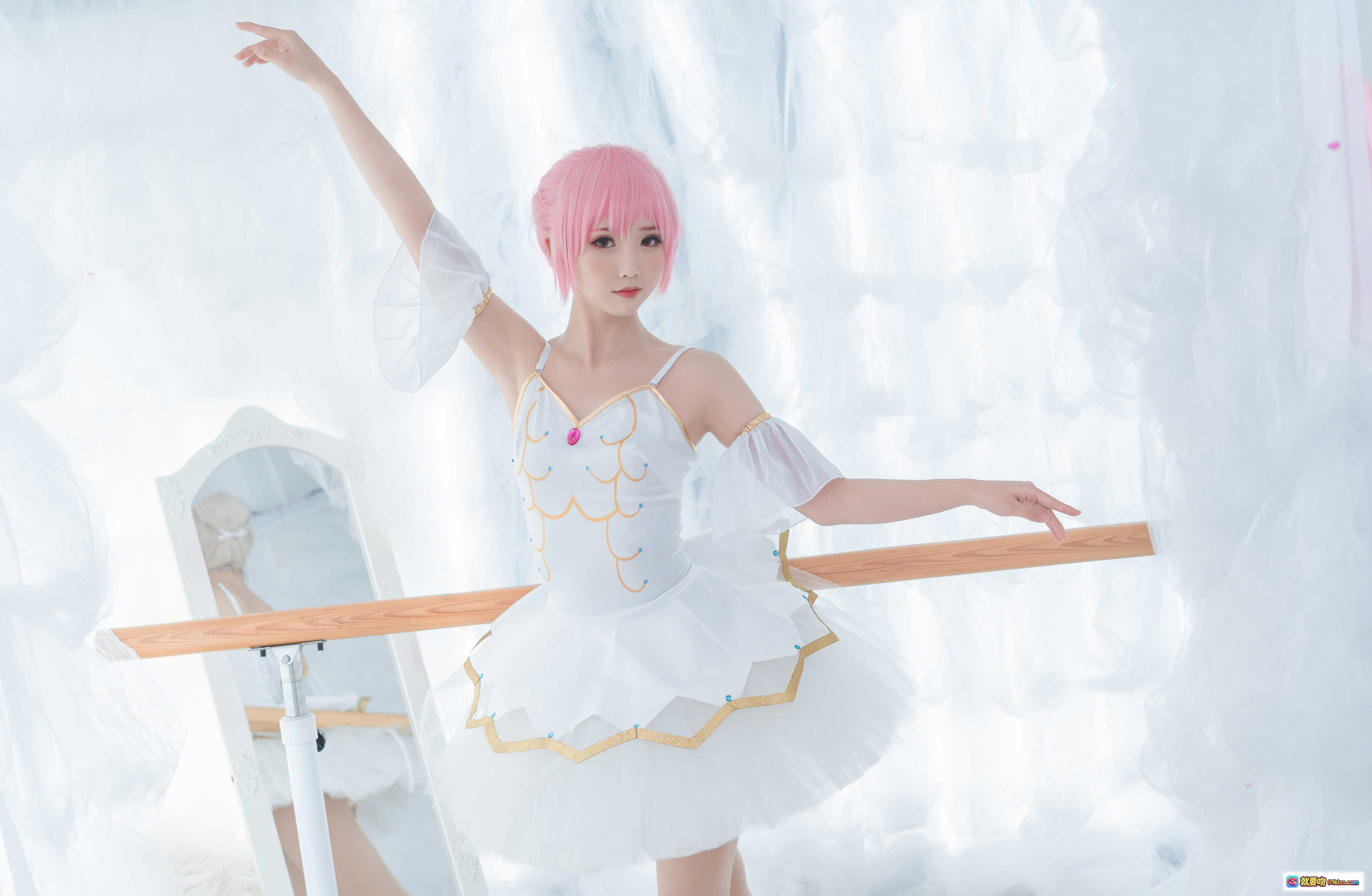 图片[2] - 面饼仙儿NO.041小圆芭蕾cos写真 白色芭蕾舞裙粉色短发舞蹈室柔光氛围少女优雅姿态12P高清图集 - 就要吻