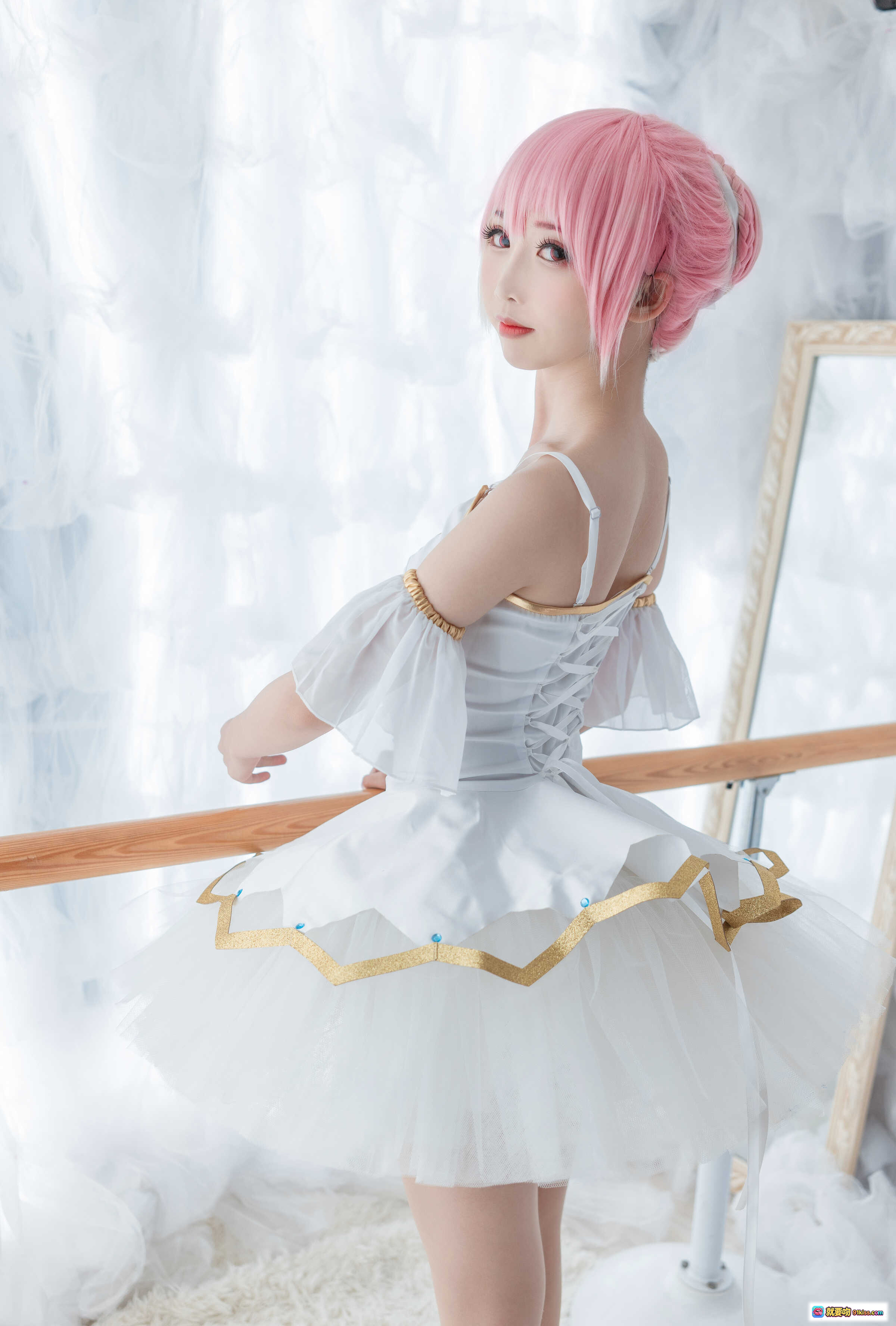图片[3] - 面饼仙儿NO.041小圆芭蕾cos写真 白色芭蕾舞裙粉色短发舞蹈室柔光氛围少女优雅姿态12P高清图集 - 就要吻