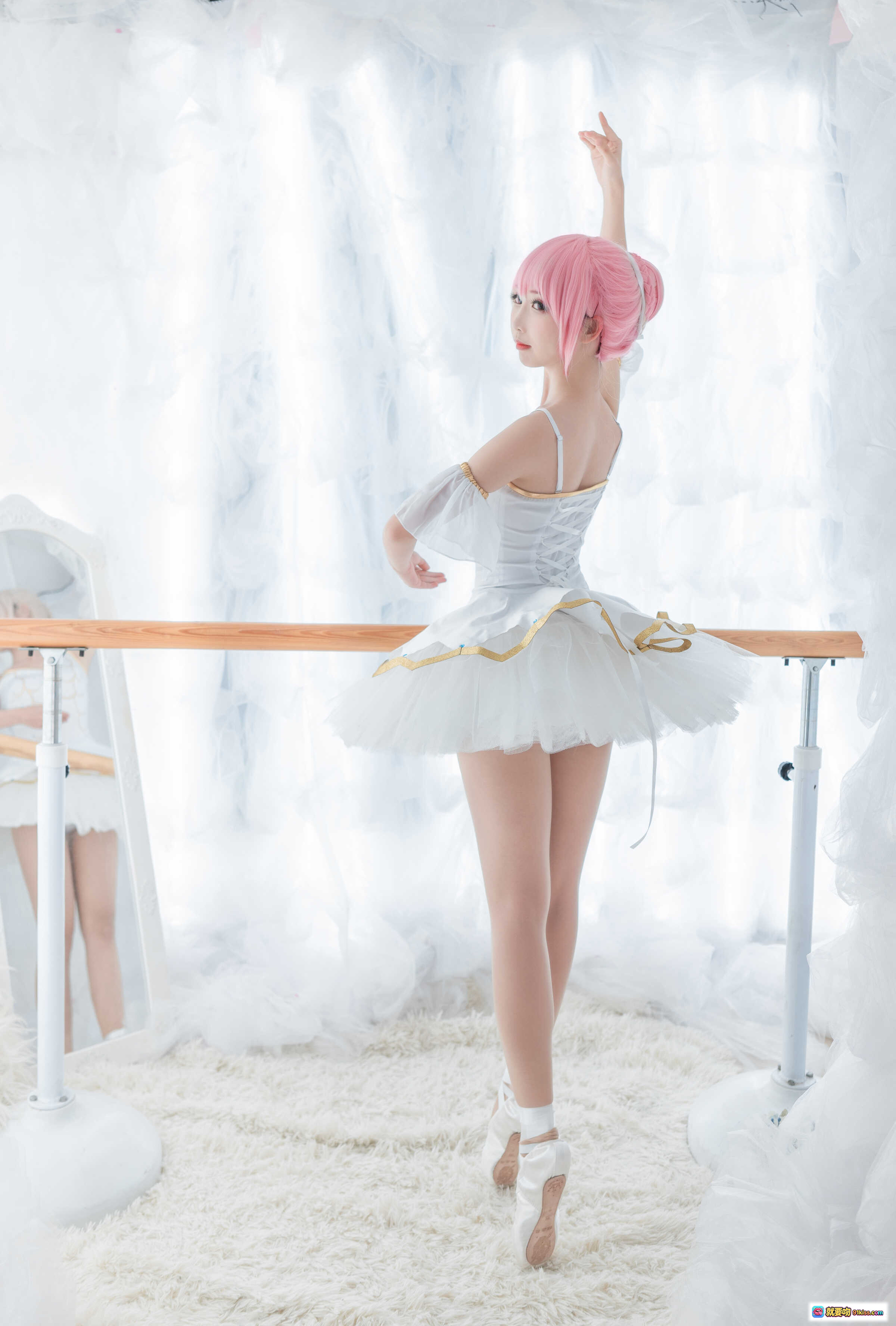 图片[10] - 面饼仙儿NO.041小圆芭蕾cos写真 白色芭蕾舞裙粉色短发舞蹈室柔光氛围少女优雅姿态12P高清图集 - 就要吻
