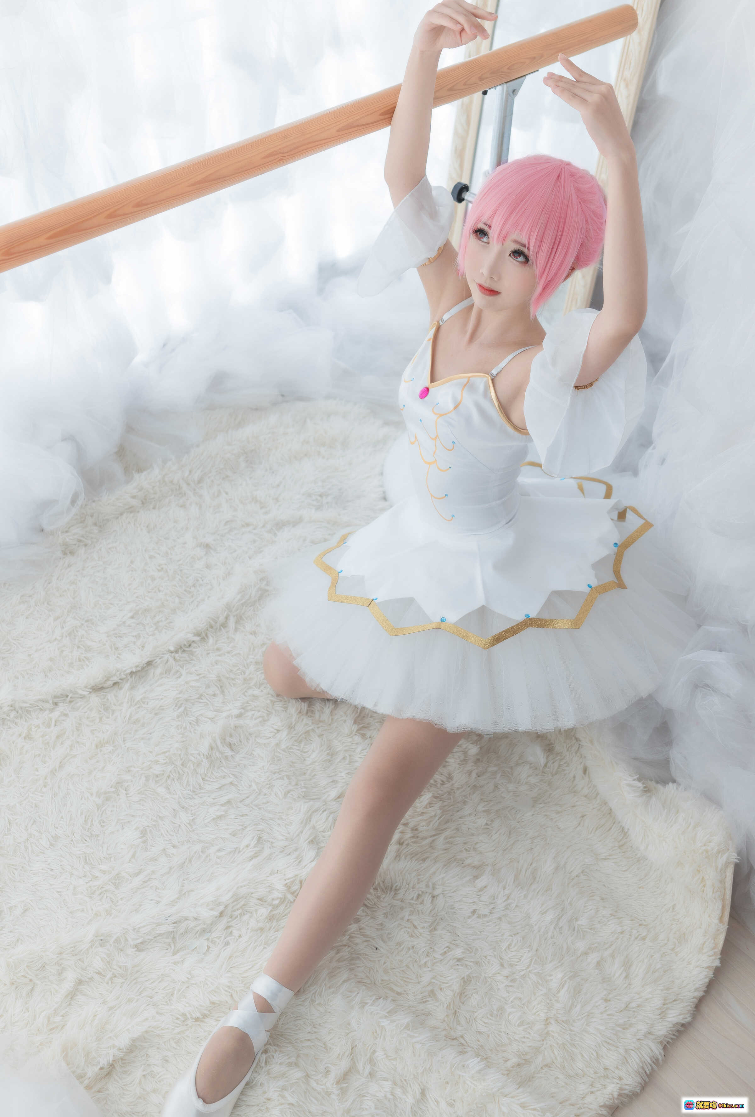 图片[1] - 面饼仙儿NO.041小圆芭蕾cos写真 白色芭蕾舞裙粉色短发舞蹈室柔光氛围少女优雅姿态12P高清图集 - 就要吻